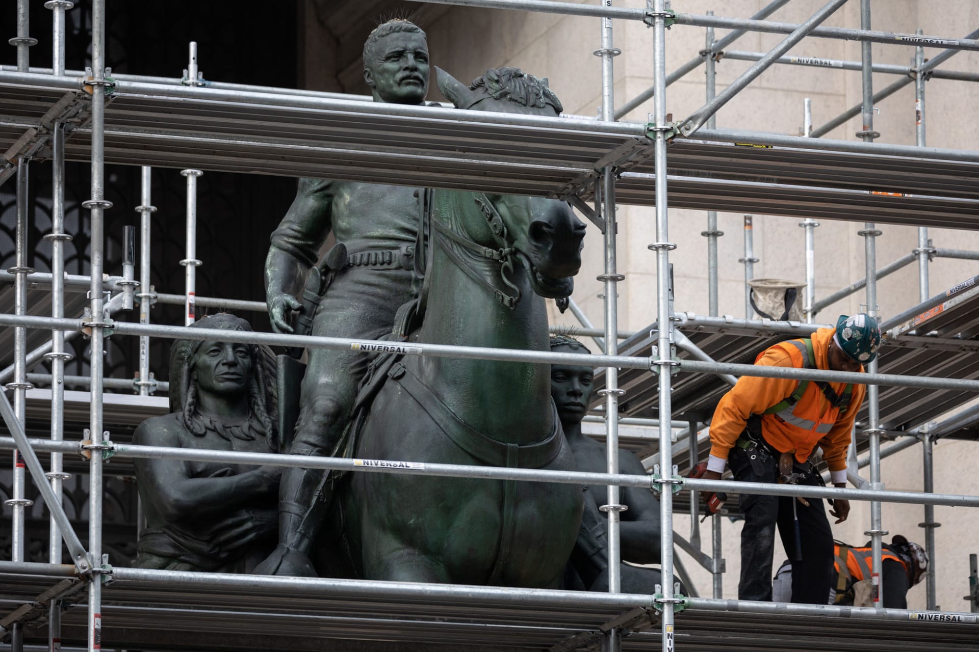 إزالة تمثال للرئيس الأمريكي ثيودور روزفلت من متحف في نيويورك لإثارته الجدل