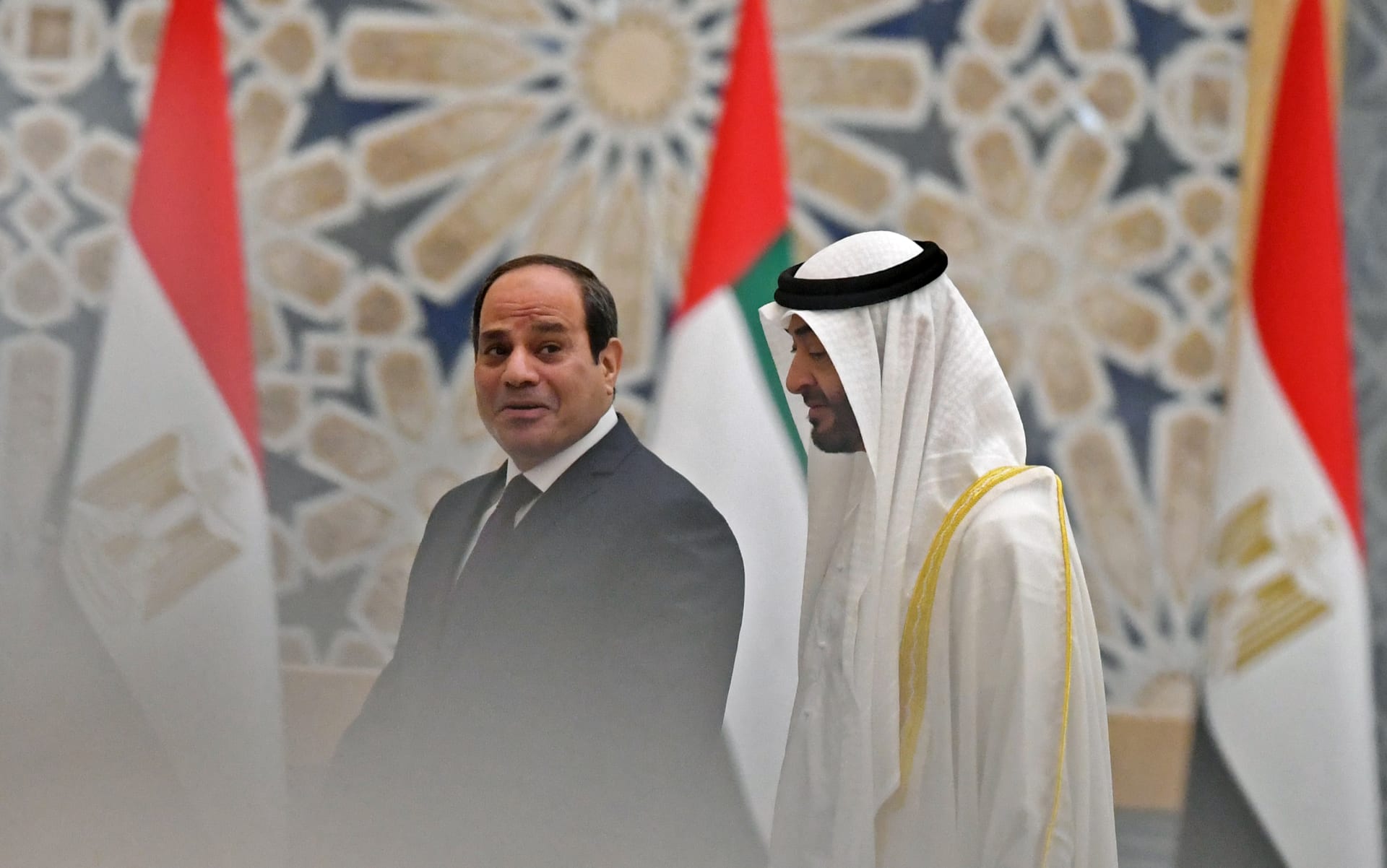 الرئيس المصري عبدالفتاح السيسي والشيخ محمد بن زايد ولي عهد أبوظبي خلال لقاء سابق 