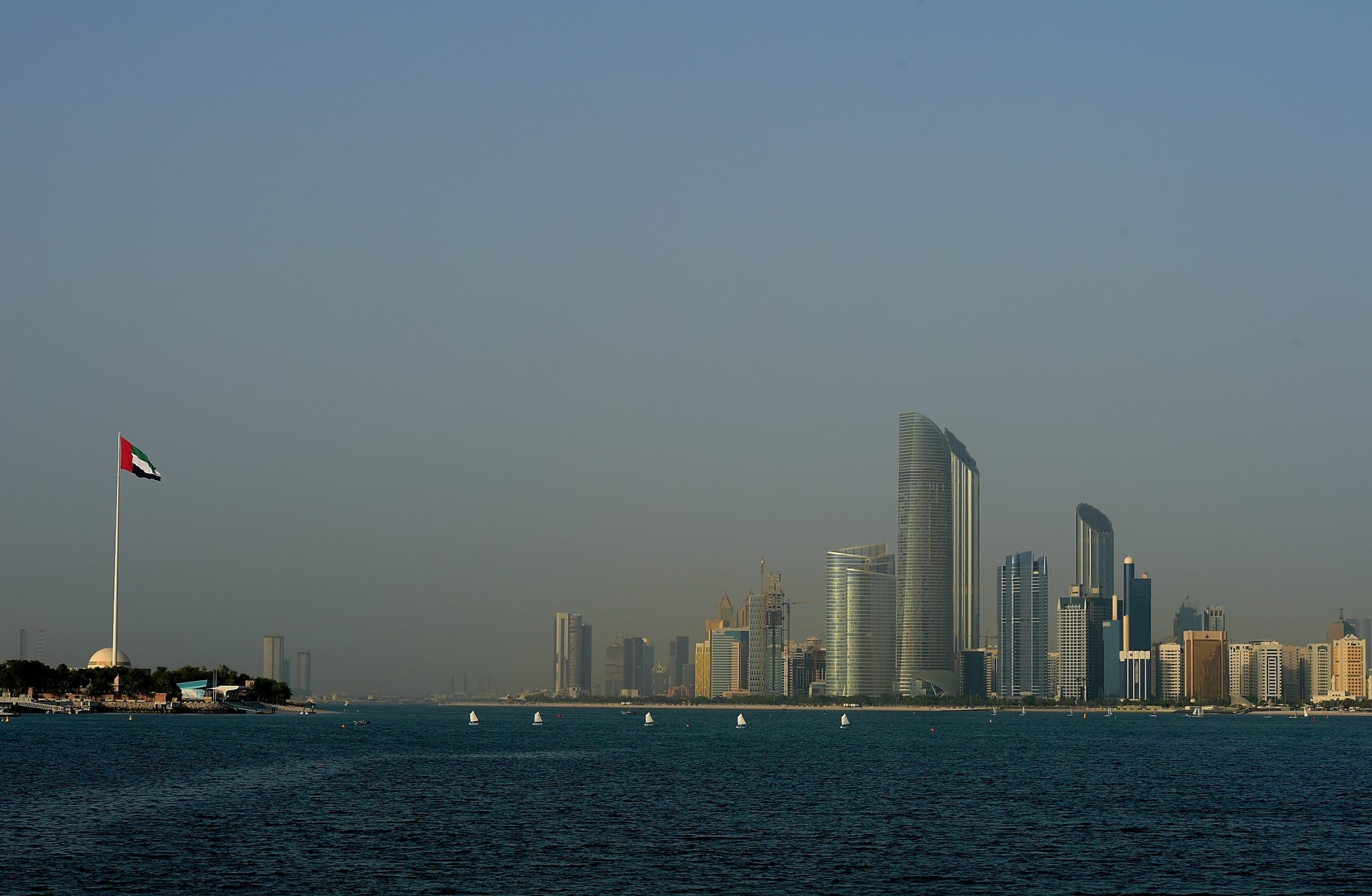 الإمارات تعلن عن ضريبة على الشركات وتحدد الاستثناءات وموعد التطبيق