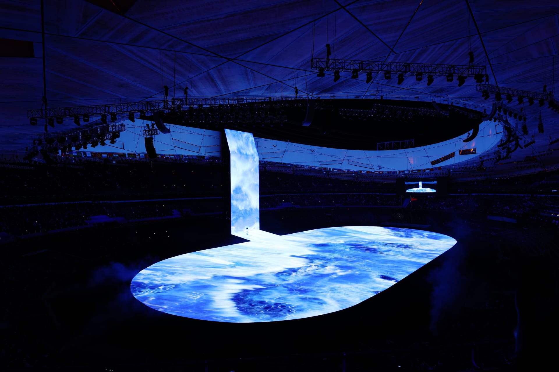 فنان صيني ساعد بتصميم ملعب بكين الأولمبي "عش الطائر"..لكن ما سبب ندمه؟