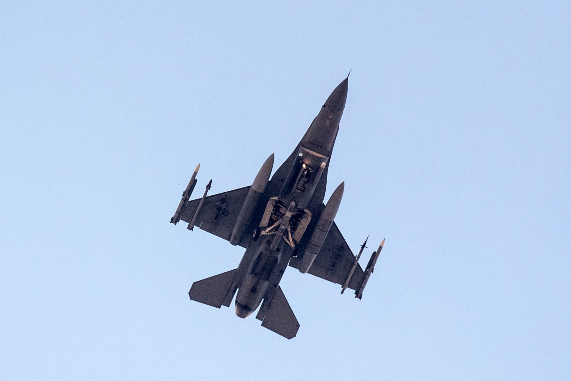 أمريكا توافق على بيع الأردن أسلحة بقيمة 4 مليارات دولار تشمل 16 طائرة من طراز F-16