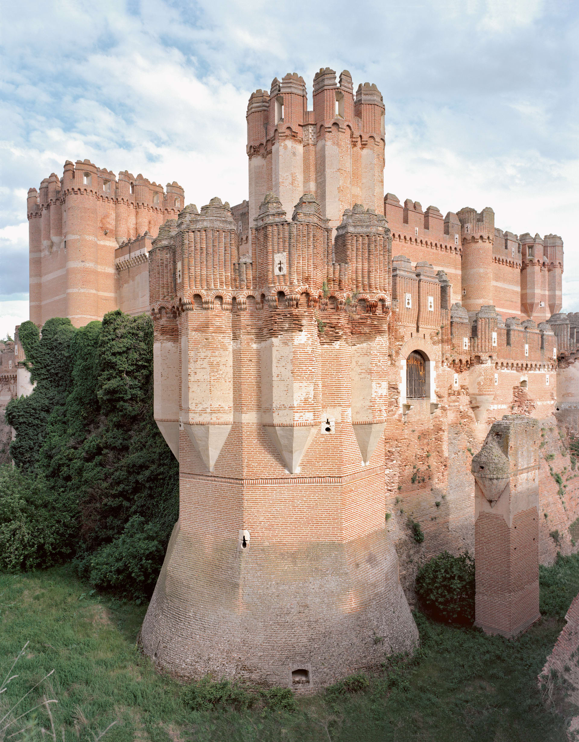 صور تاريخية لقلاع أوروبا القديمة من منظور مختلف.. كيف ذلك؟ 