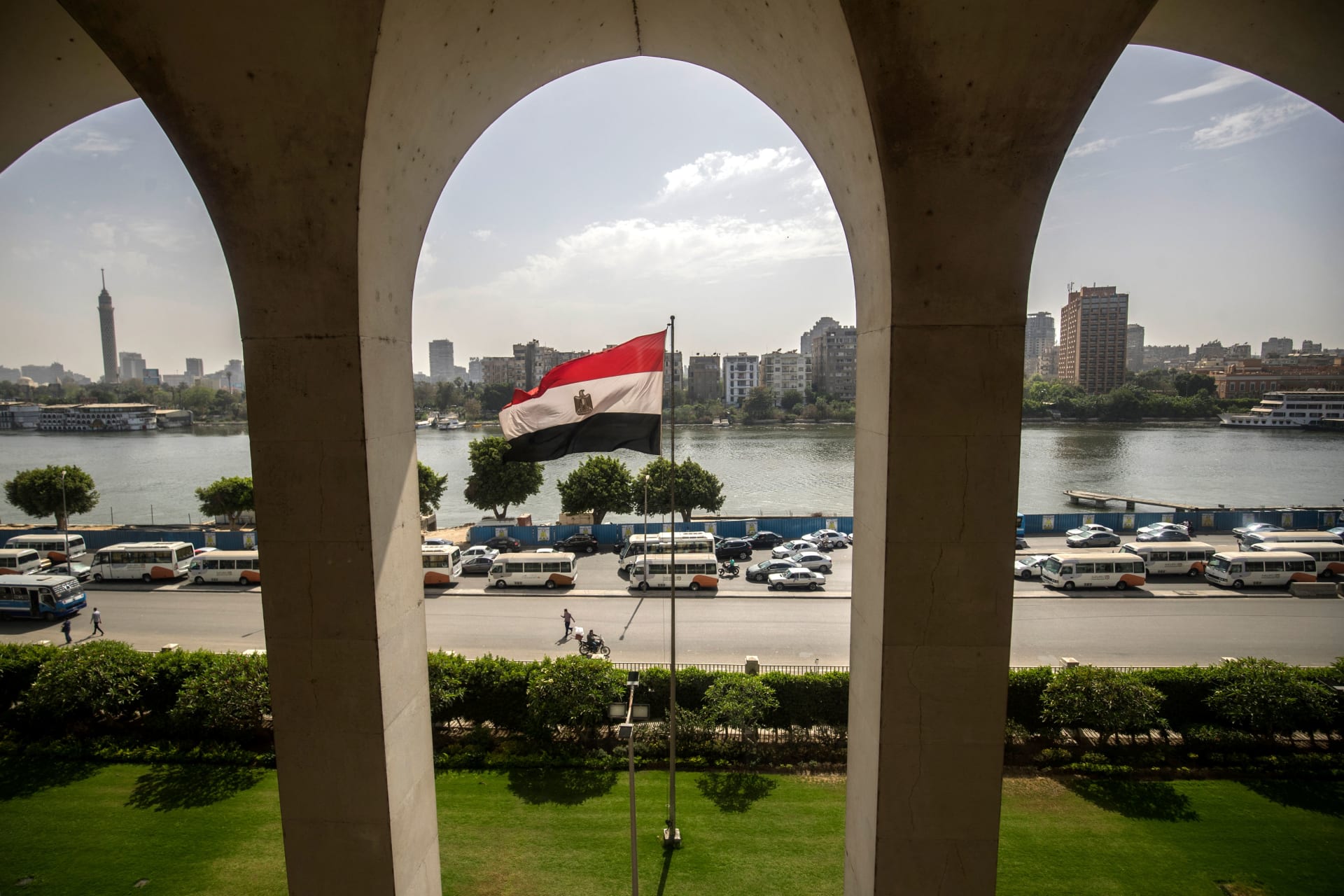 علم مصر خارج مبنى وزارة الخارجية 