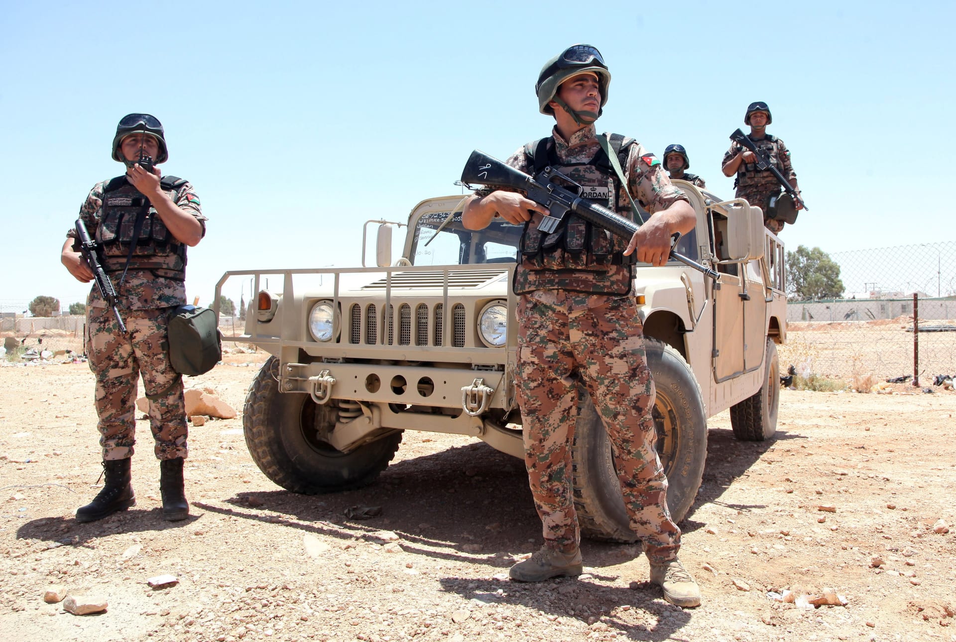 الأردن يحبط عملية تهريب مخدرات وتسلل من الأراضي السورية