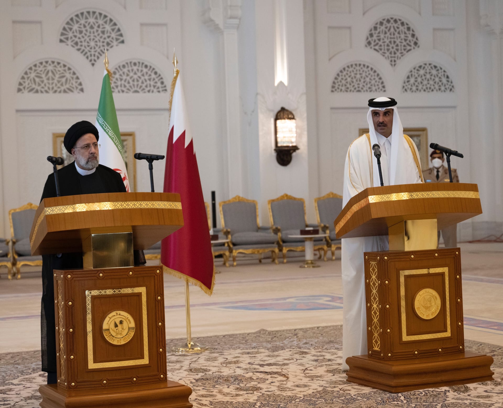 إبراهيم رئيسي يزور قطر في أول زيارة لرئيس إيراني منذ أكثر من عقد