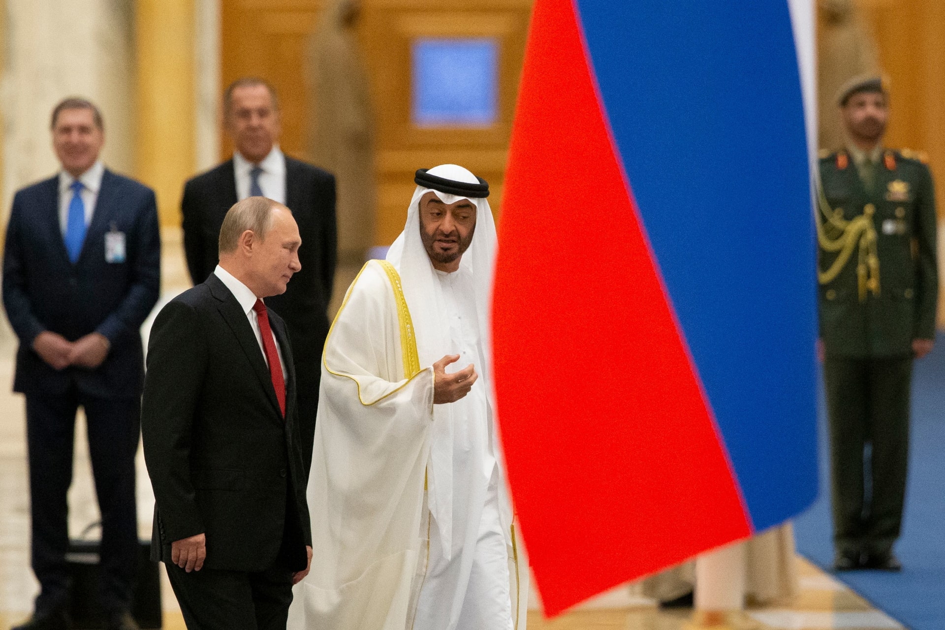 في اتصال مع بوتين.. محمد بن زايد يؤكد ضرورة تسوية أزمة روسيا مع أوكرانيا سلميًا