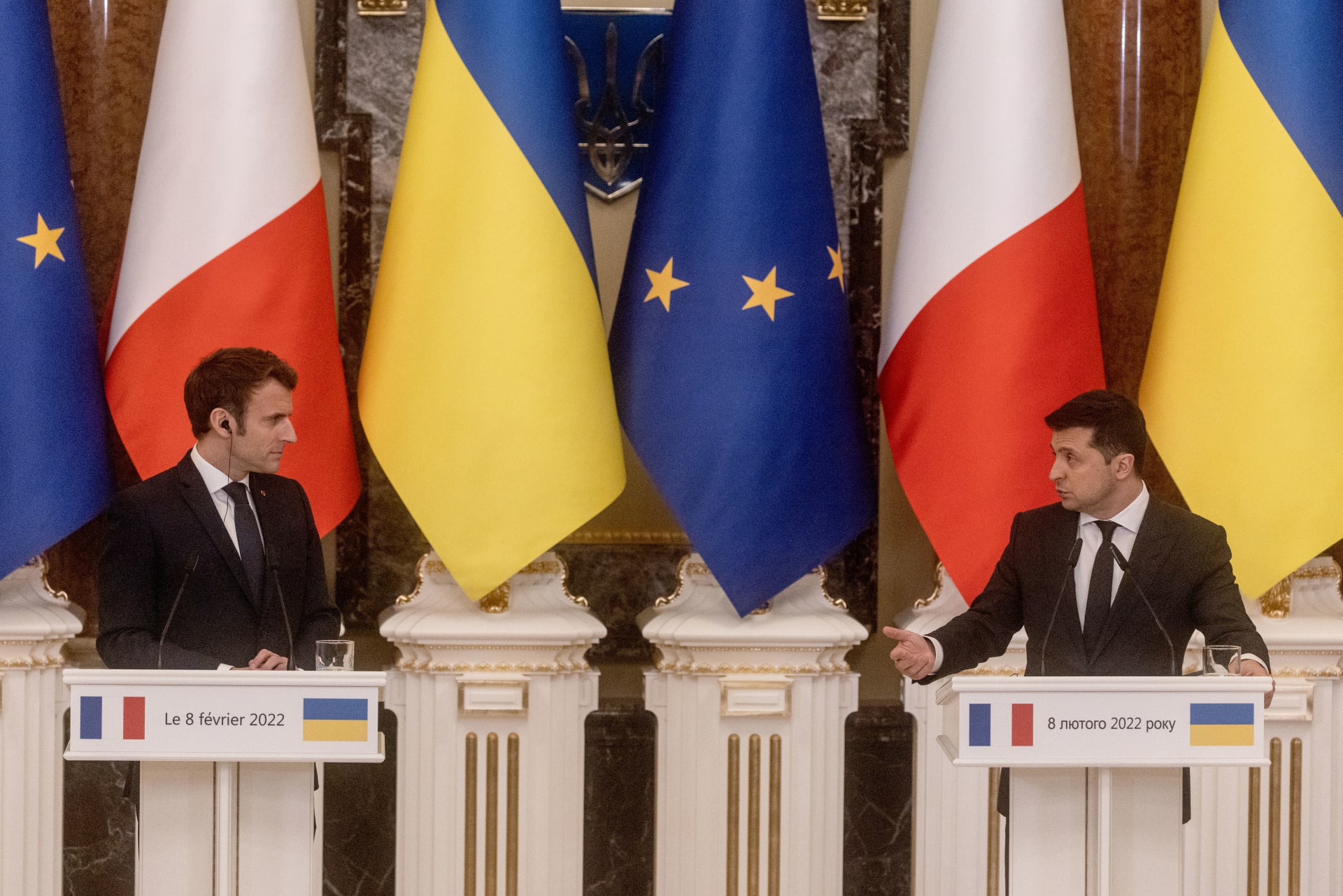 لقاء سابق بين الرئيس الفرنسي إيمانويل ماكرون مع نظيره الأوكراني فولوديمير زيلينسكي