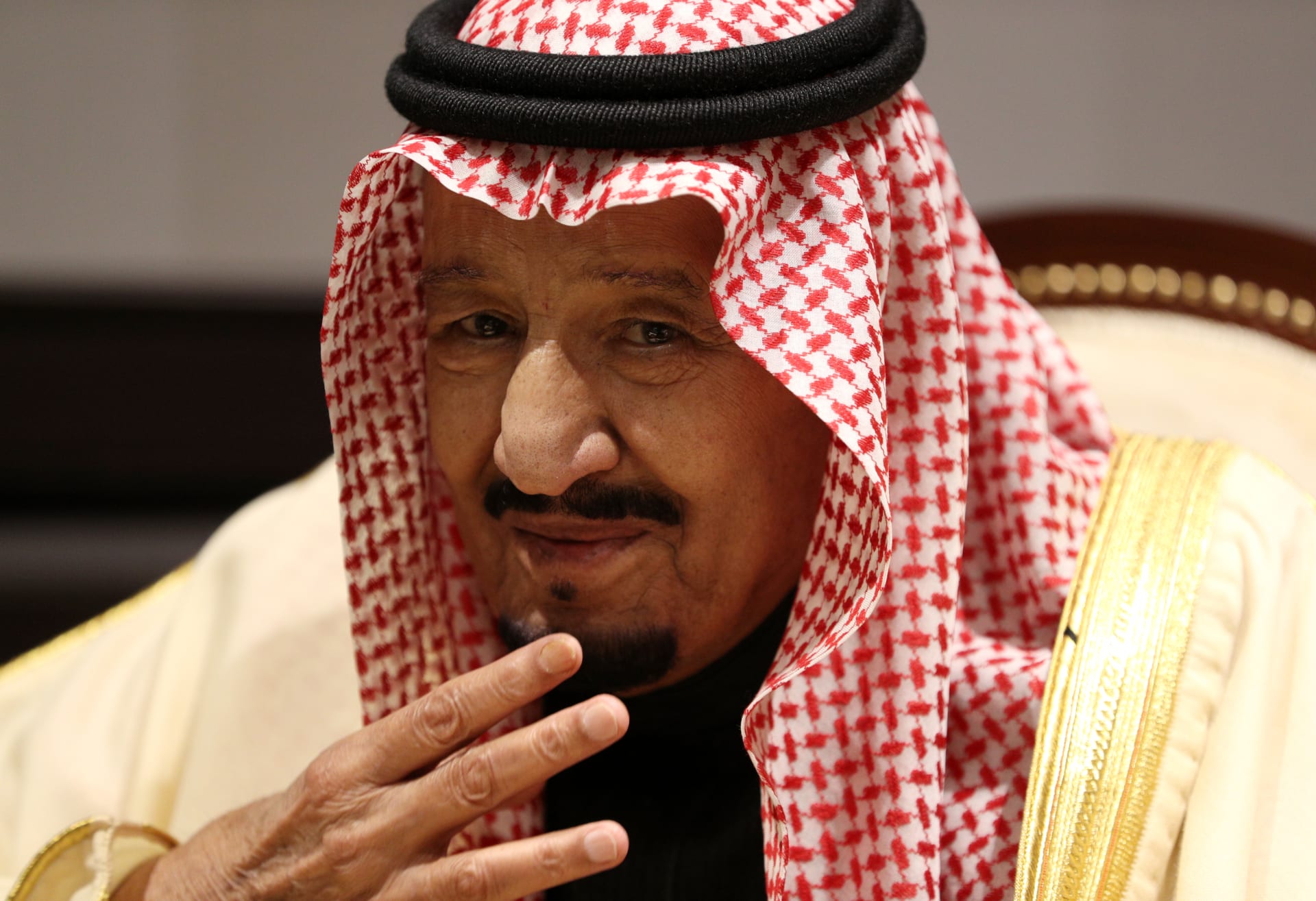 بالفيديو.. العاهل السعودي الملك سلمان يغادر المستشفى والديوان يكشف سبب دخوله