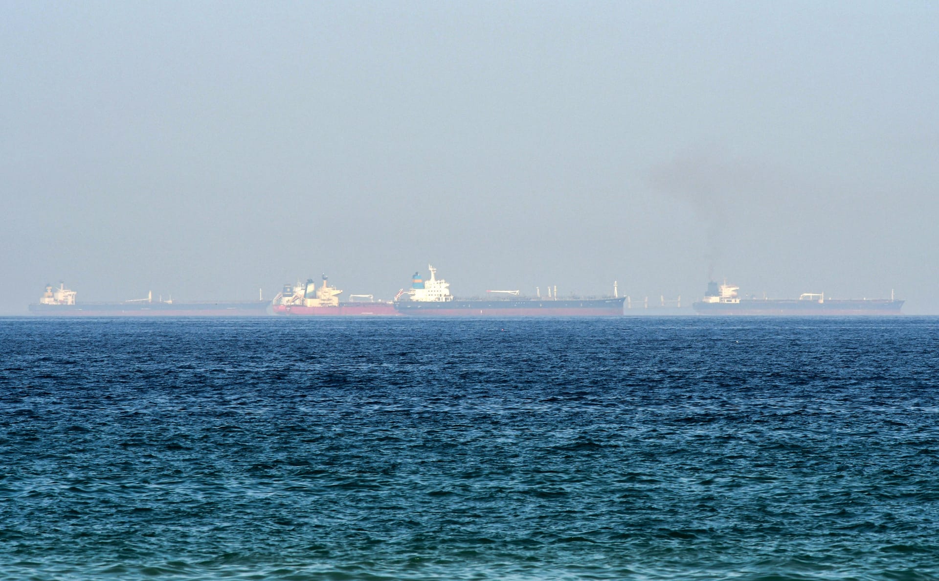صورة ارشيفية (تعبيرية) لسفن تعبر الخليج 