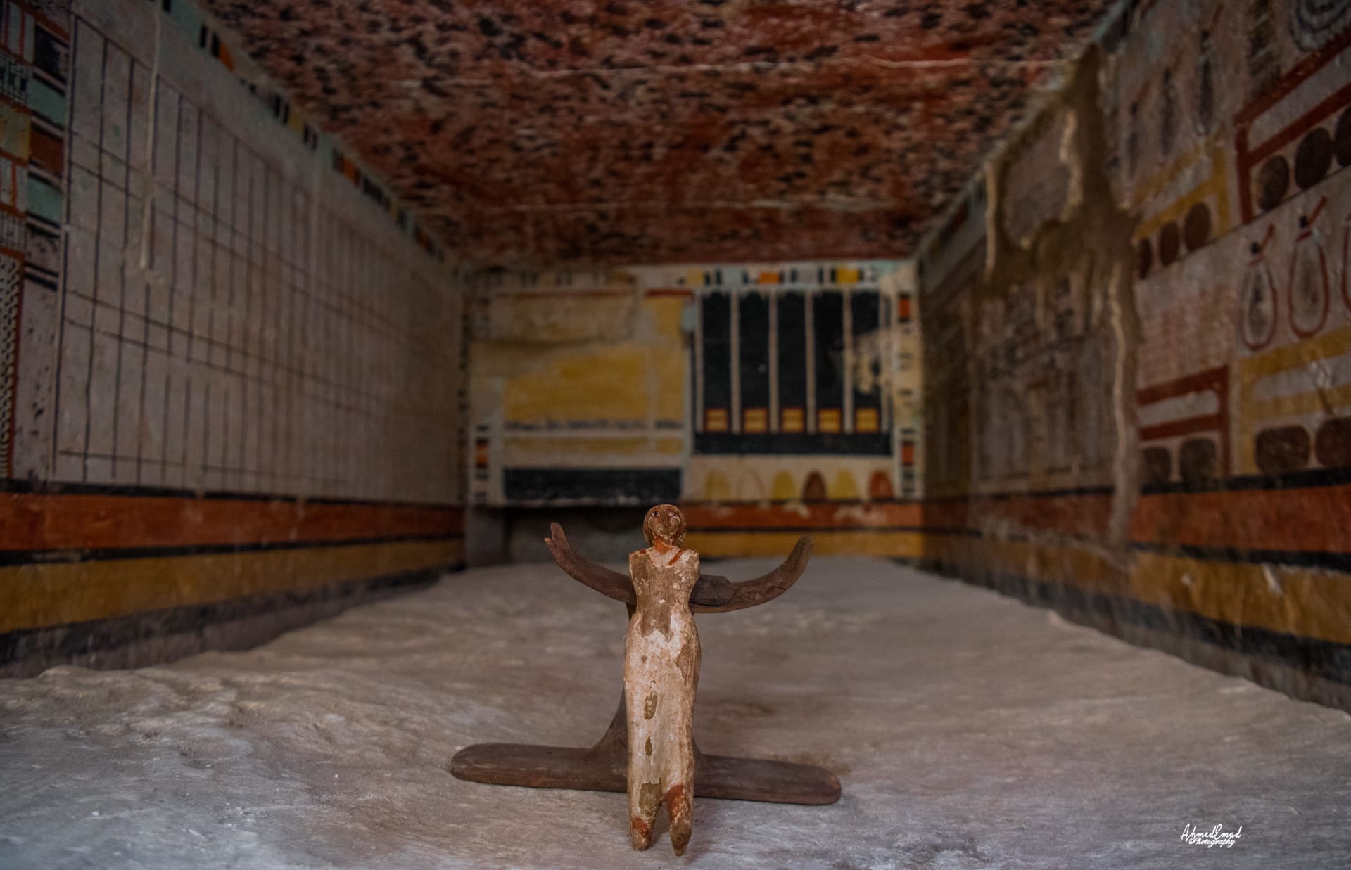 5 مقابر فرعونية ملونة تعود لنحو 4000 عام.. مصر تعلن عن اكتشاف أثري ضخم بسقارة