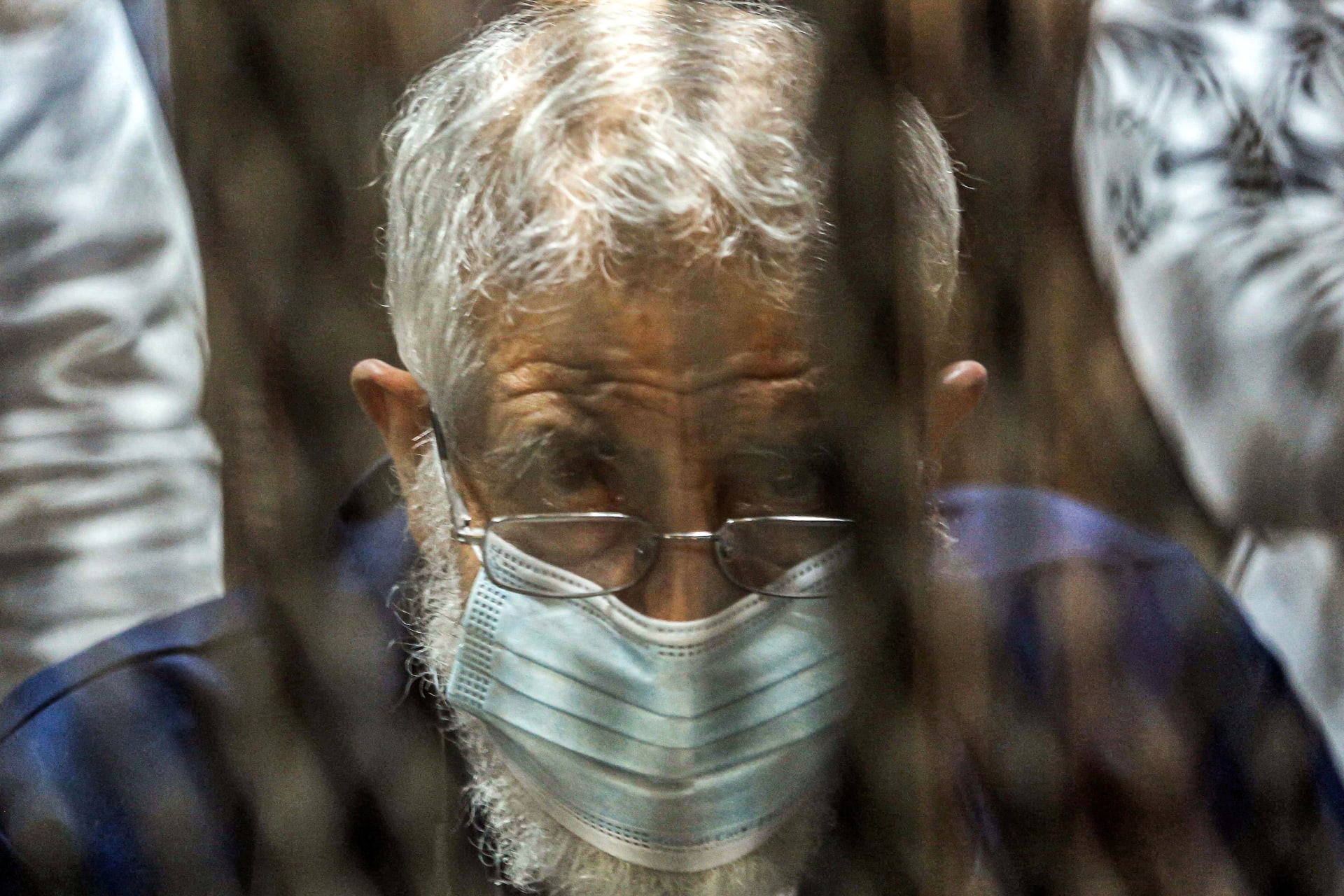 محكمة مصرية تعاقب القائم بأعمال مرشد الإخوان بالسجن المؤبد