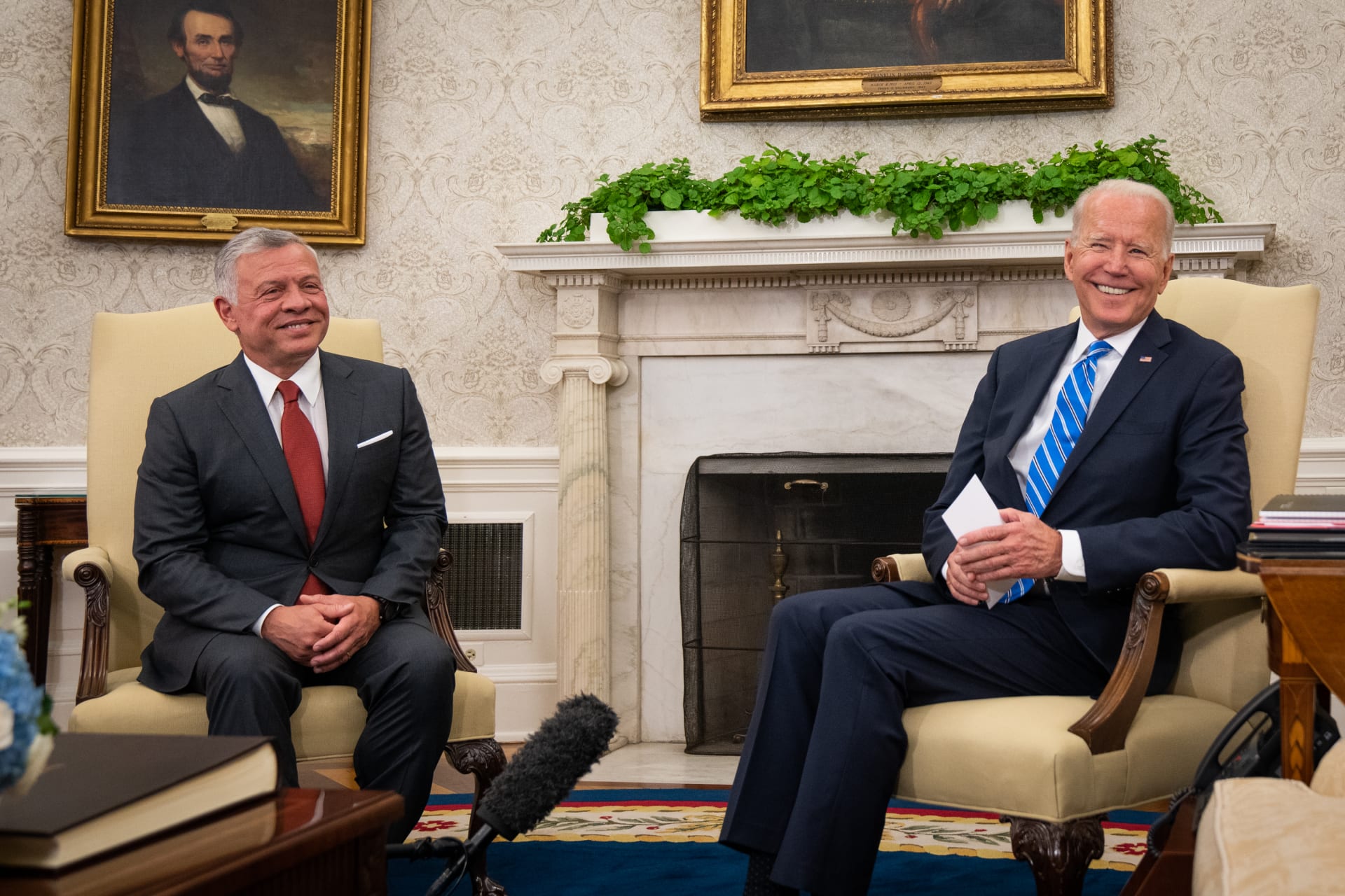 لقاء سابق بين الرئيس الأمريكي جو بايدن و العاهل الأردني الملك عبدالله الثاني في البيت الأبيض 