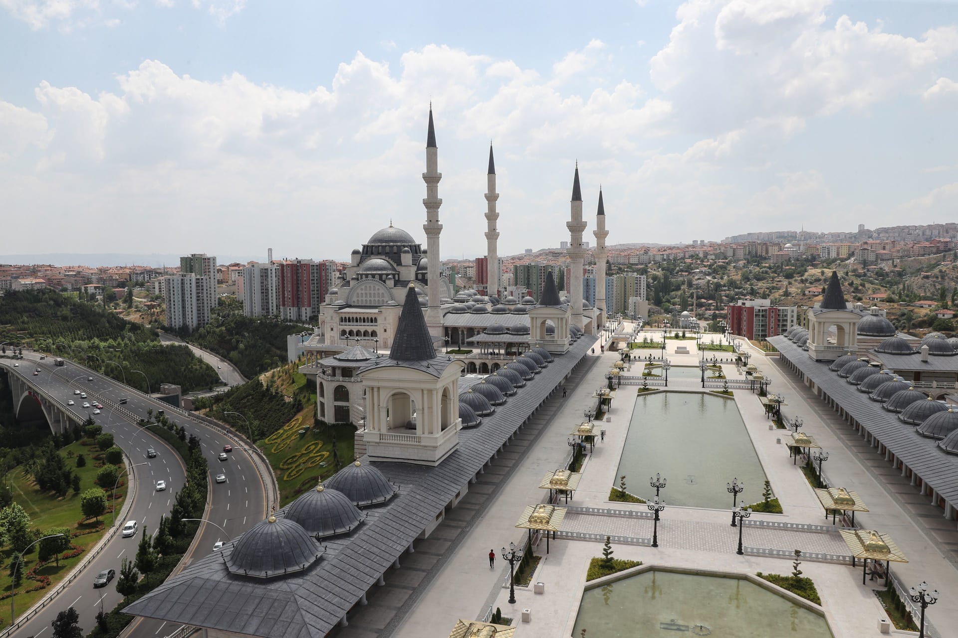 وزير التجارة الإماراتي يزور تركيا ويناقش مجالات "الاستثمار المتبادل" مع أنقرة