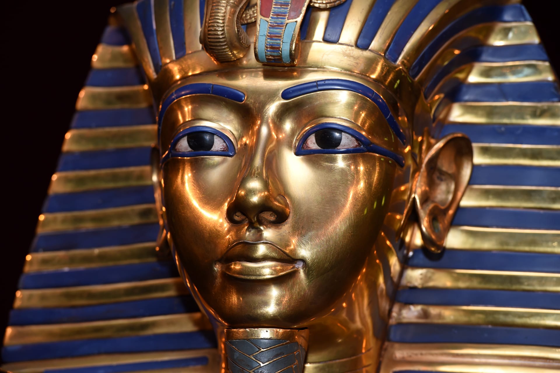 بمناسبة الذكرى المئوية لاكتشاف قبر توت عنخ آمون.. معرض يسلط الضوء على مصريين حذفوا من التاريخ 