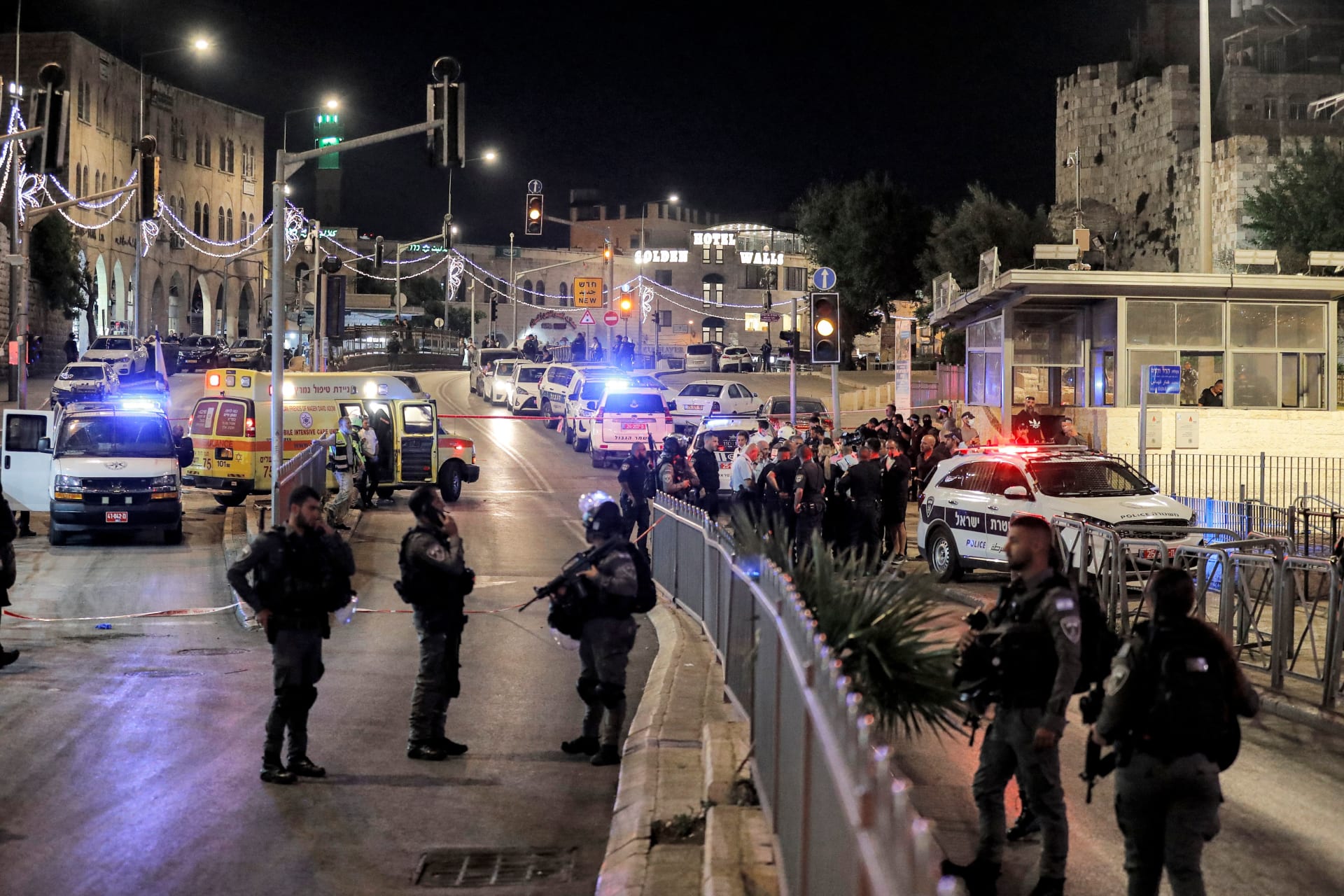 طعن شرطي إسرائيلي في القدس.. والمهاجم المشتبه به في حالة حرجة