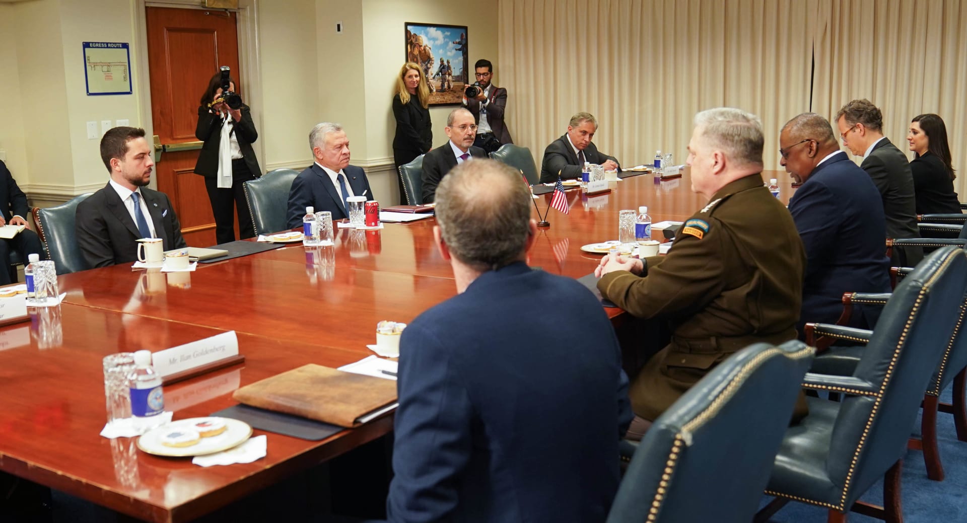 جانب من لقاء العاهل الأردني الملك عبدالله الثاني و وزير الدفاع الأمريكي لويد أوستن