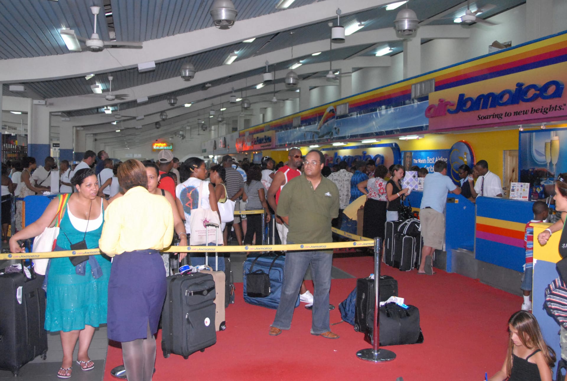 إلغاء رحلات وصول ومغادرة في جامايكا.. ومئات المسافرين علقوا بين الأرض والسماء