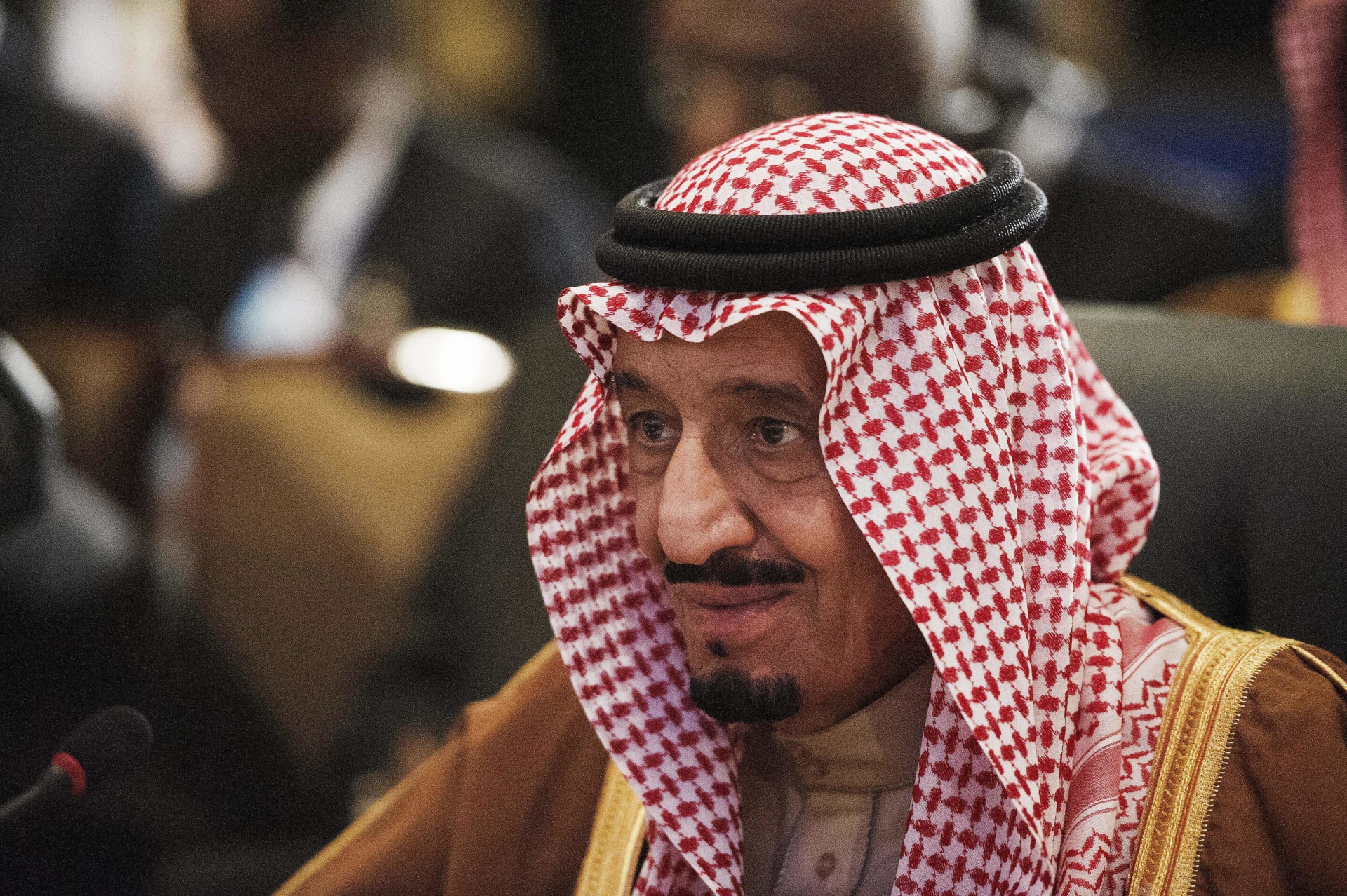 السعودية.. تفاعل على فيديو خروج الملك سلمان من المستشفى بعد إجراء منظار قولون