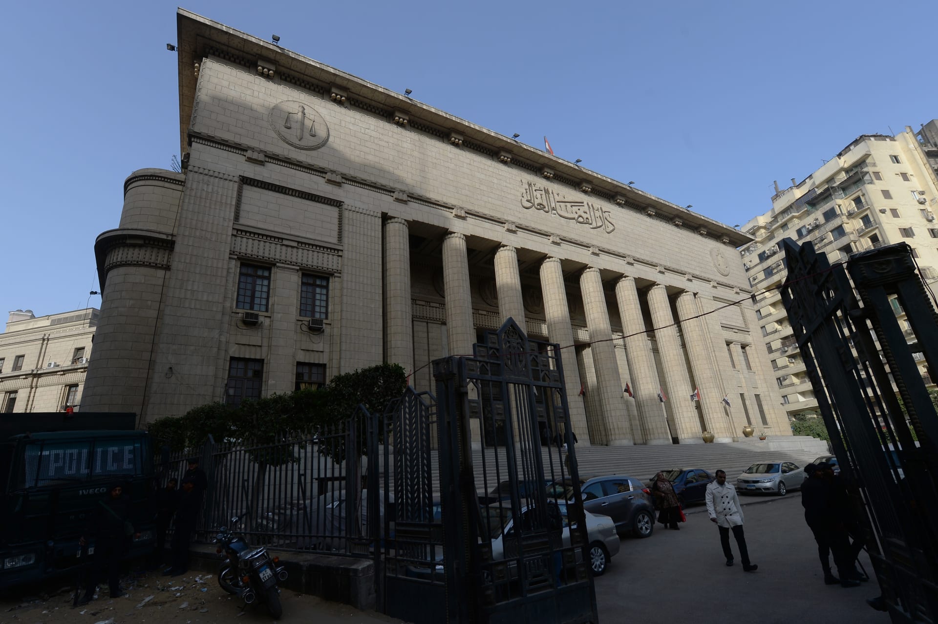 السجن 3 سنوات لرجل الأعمال المصري محمد الأمين بعد إدانته بالاتجار بالبشر وهتك عرض يتيمات