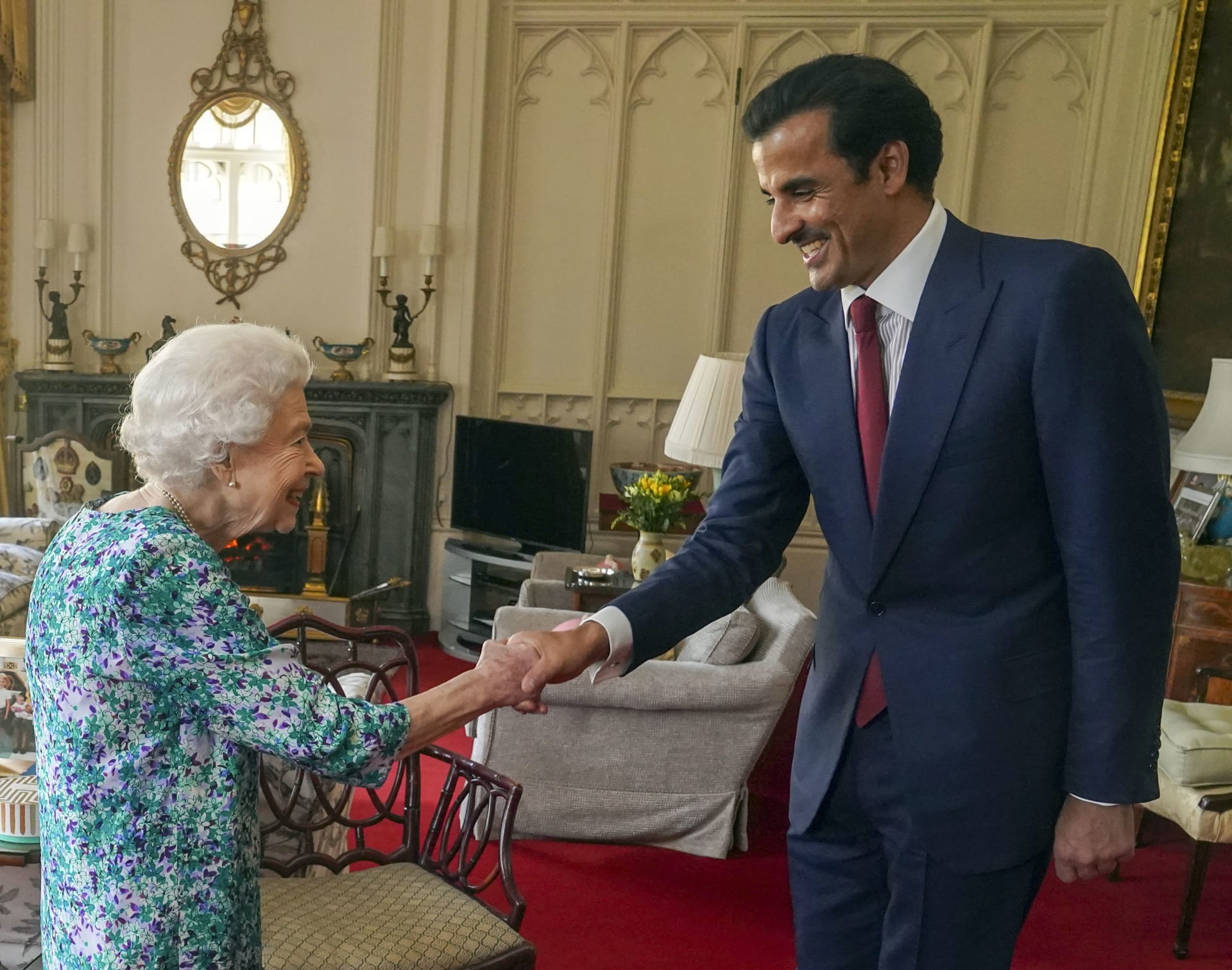 جانب من لقاء أمير قطر و ملكة بريطانيا