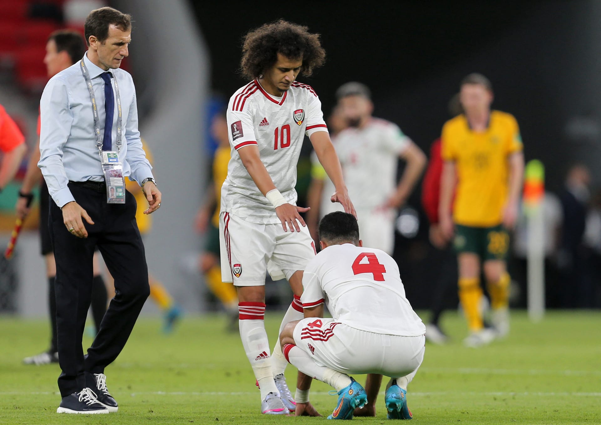 كيف تفاعلت الشخصيات الرياضية مع نهاية حلم وصول منتخب الإمارات لكأس العالم 2022؟