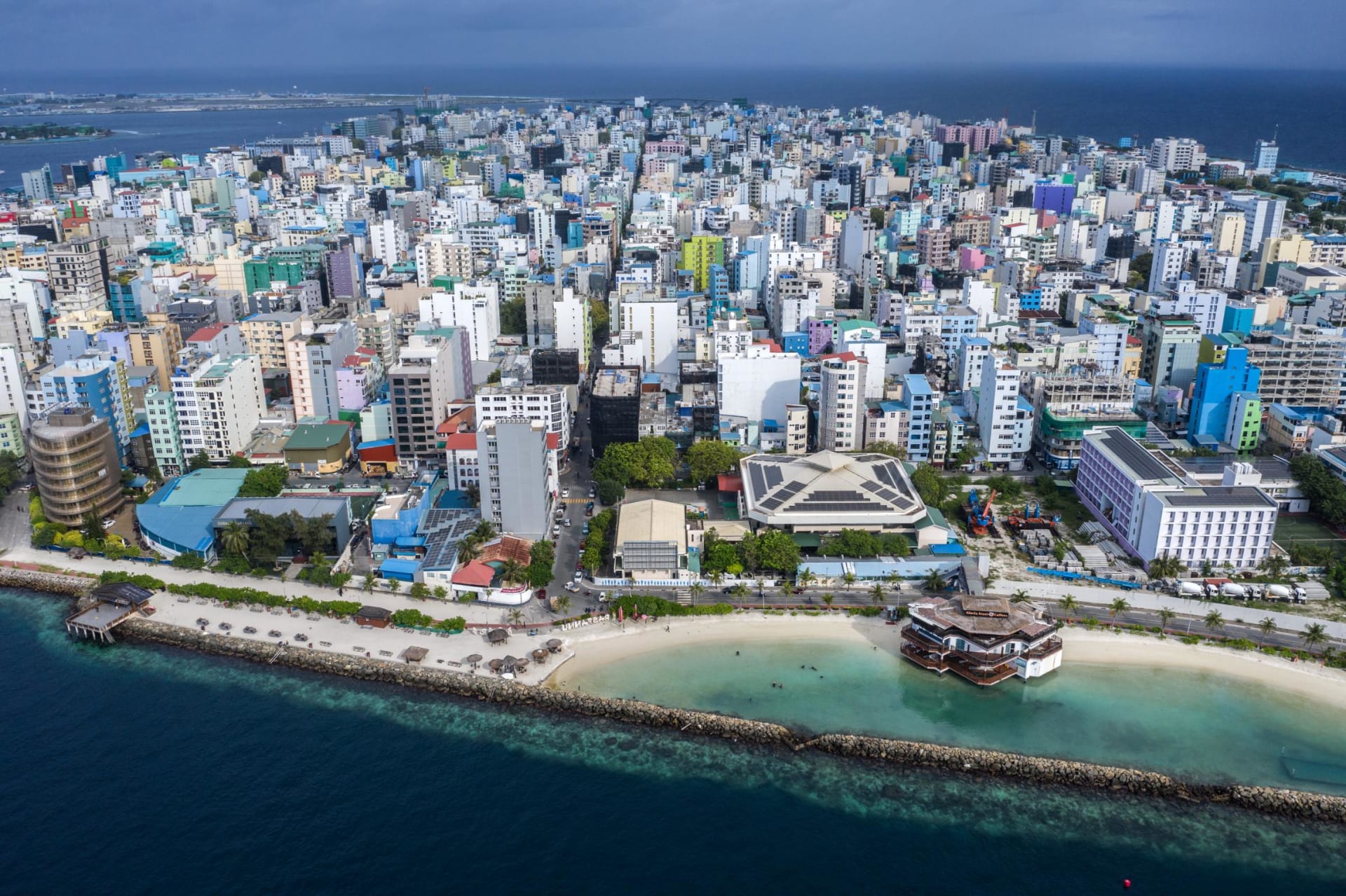 لمواجهة تغير المناخ.. بدأت مدينة عائمة تنبثق من مياه المالديف