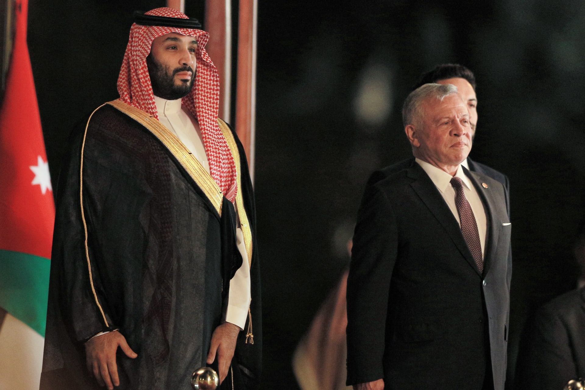 تداول مقطع موقف يظهر "قوة ملاحظة" ولي العهد السعودي أثناء استقباله في الأردن