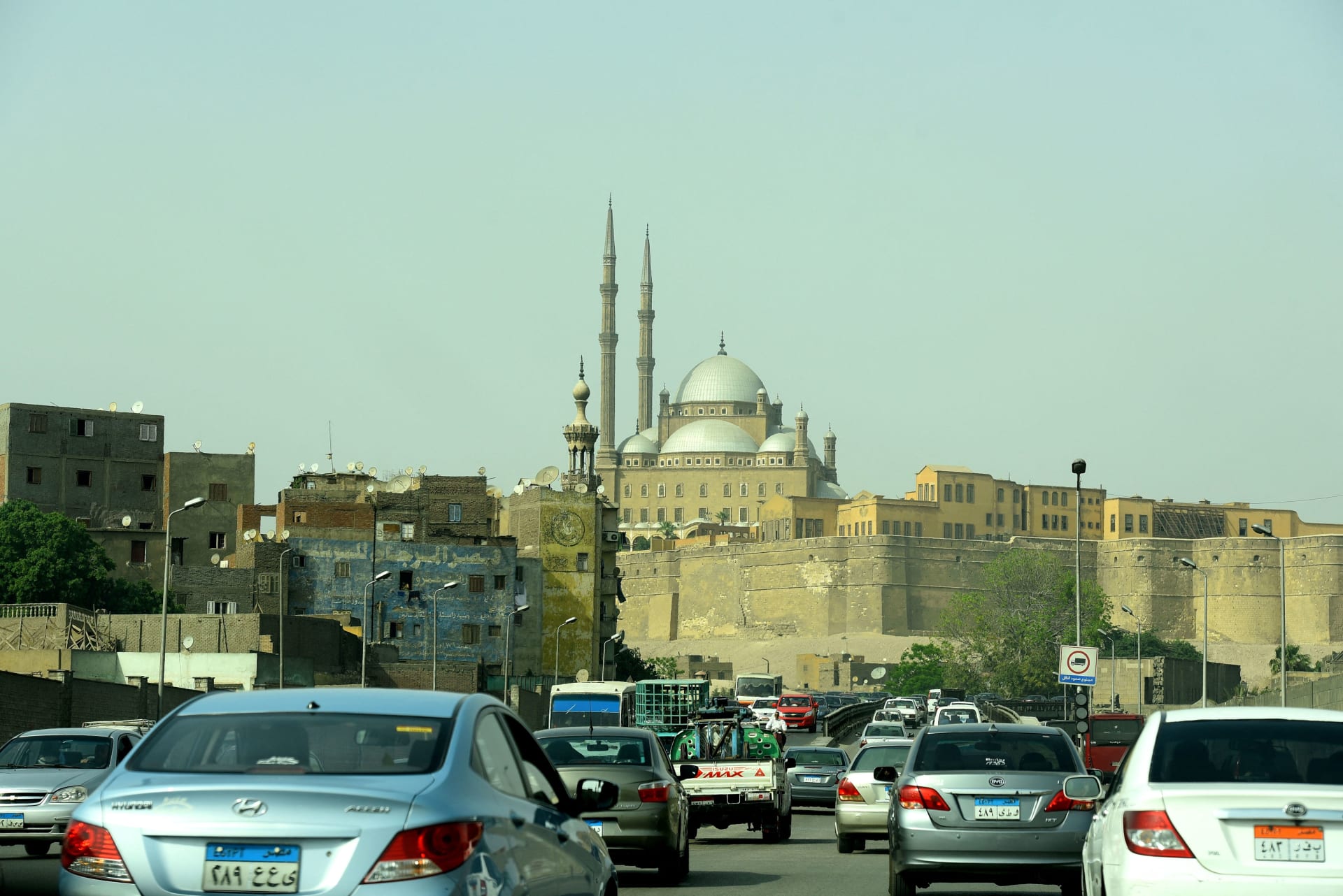 تراجع مبيعات السيارات في مصر للشهر الثالث.. وتجار: السبب صعوبة الاستيراد