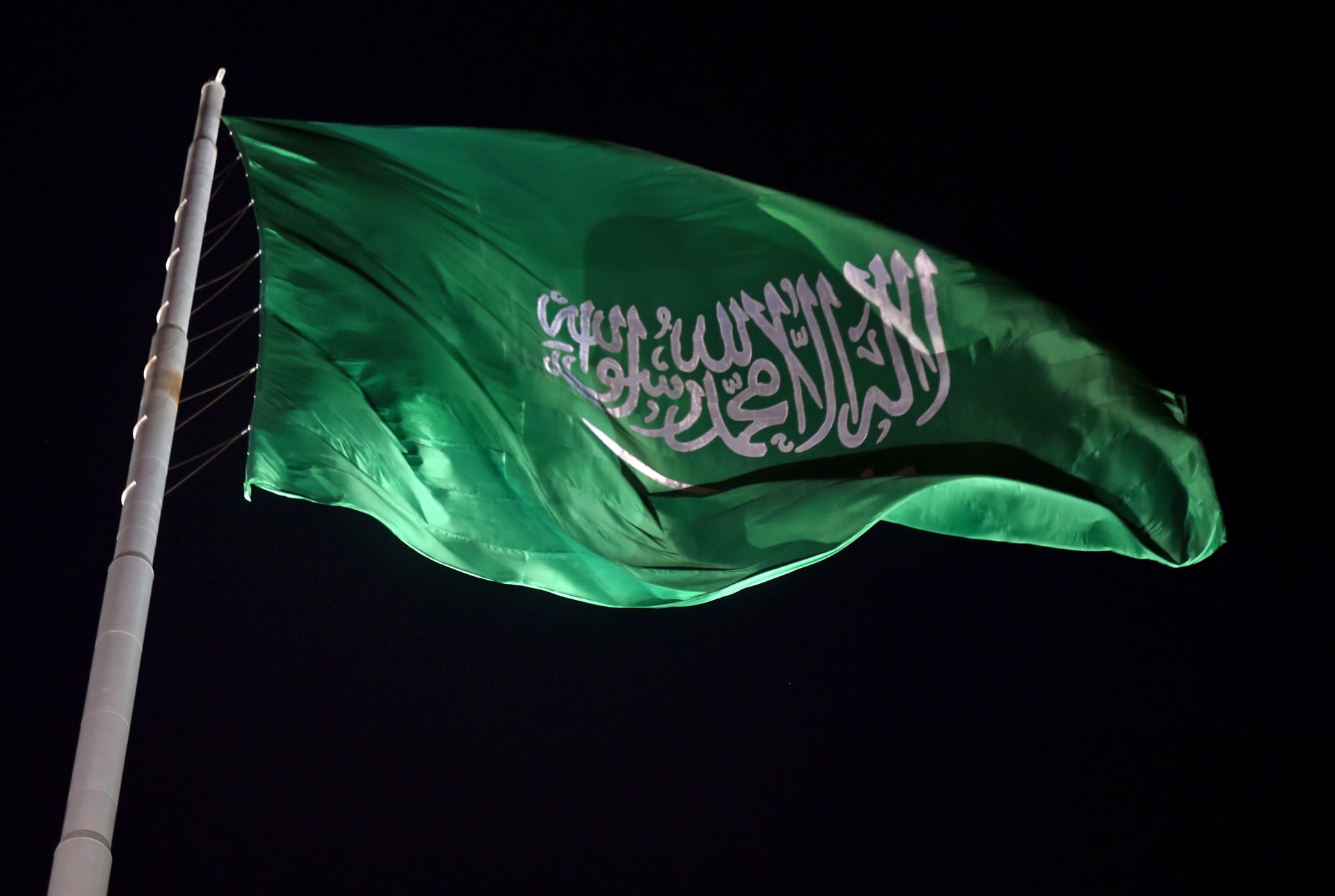   باحث سعودي يعلق على انتقاد محمد العيسى: الإخوان والقاعدة يسيئون له