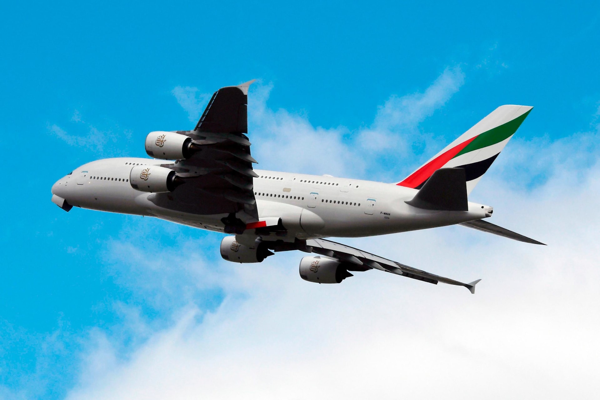 الطائرة العملاقة إيرباص A380