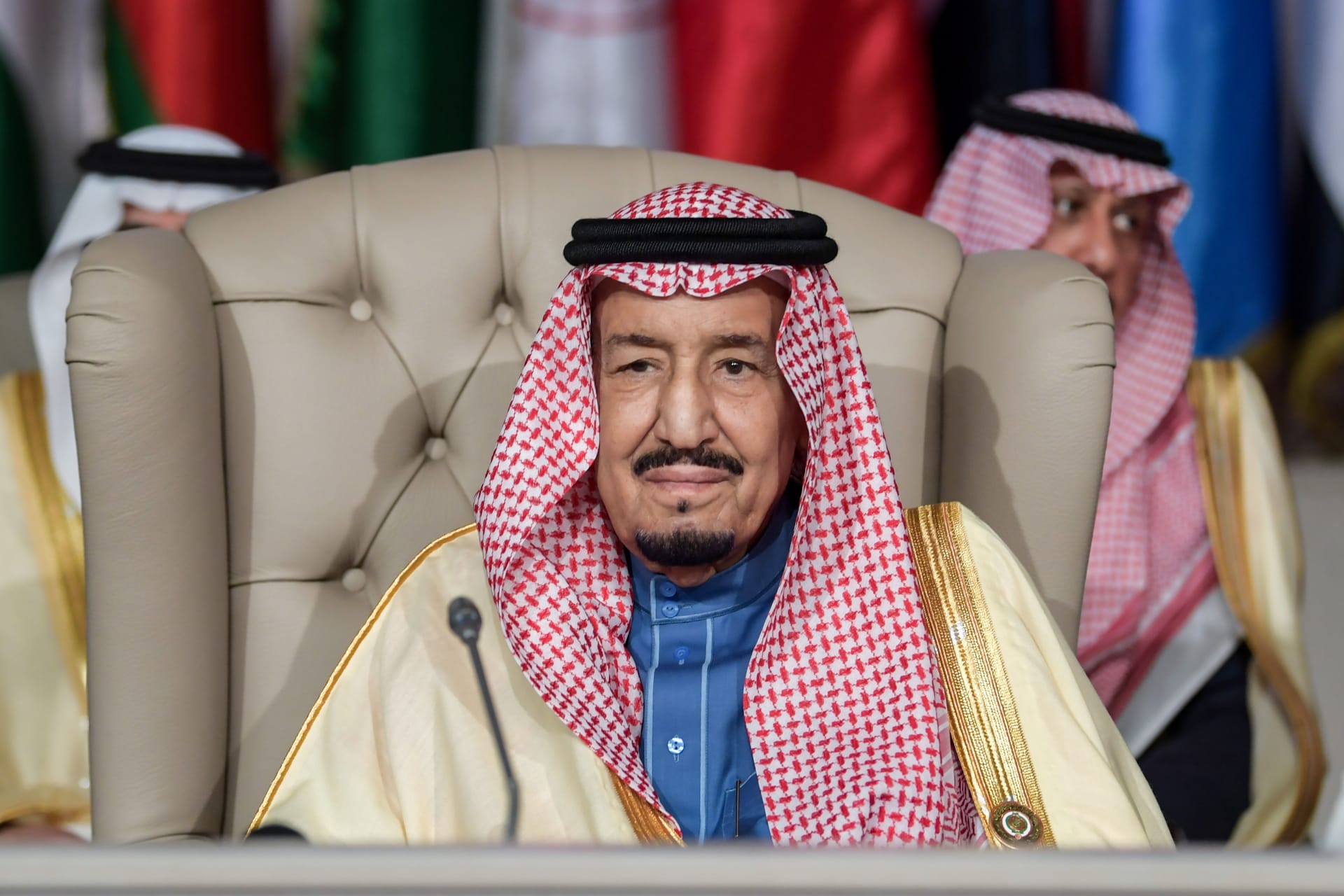 ملك السعودية يتلقى وسام "النسر الذهبي" من رئيس كازاخستان