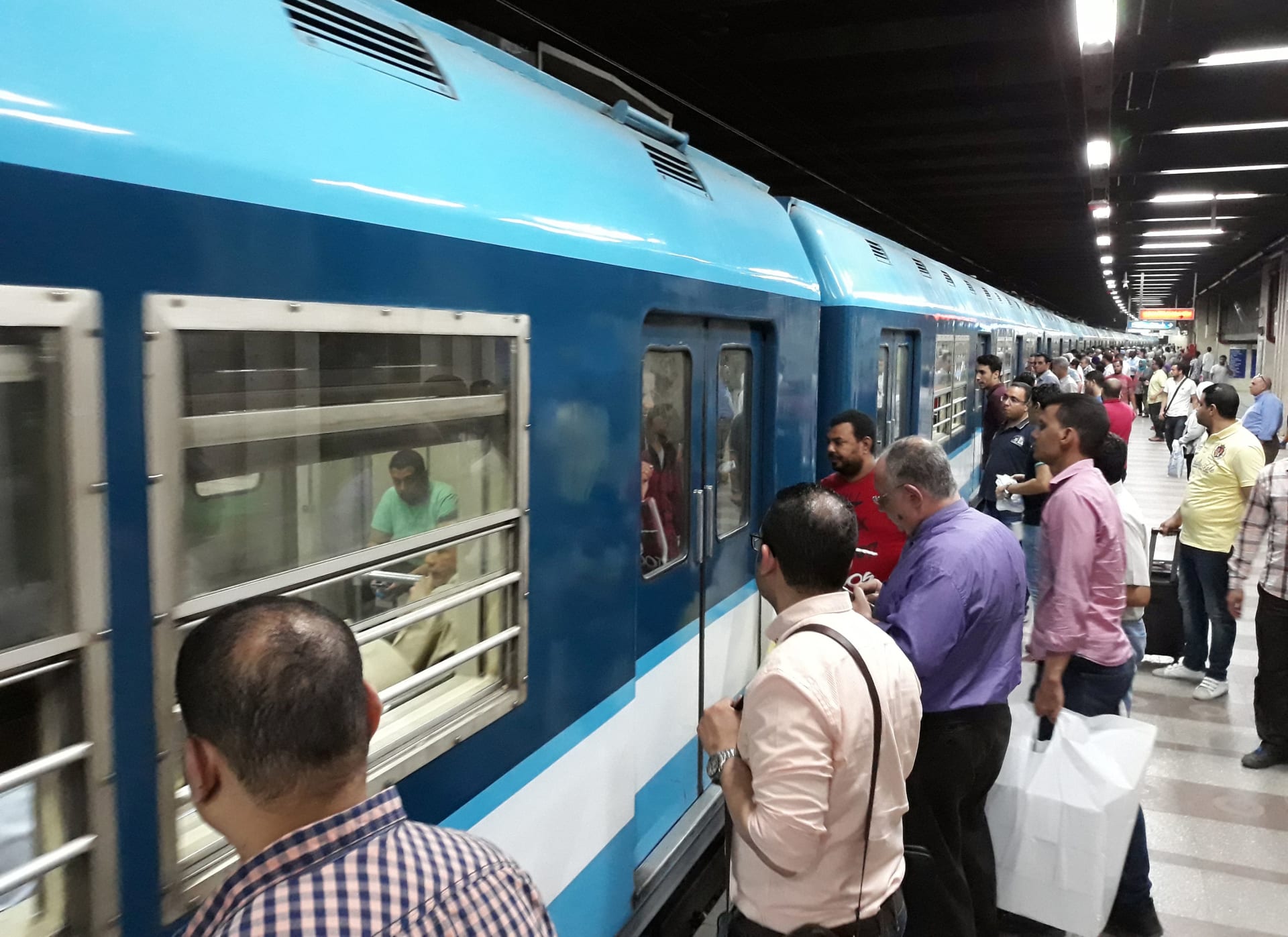 وزير النقل المصري يكشف عن قرار بشأن أسعار تذاكر المترو والقطارات