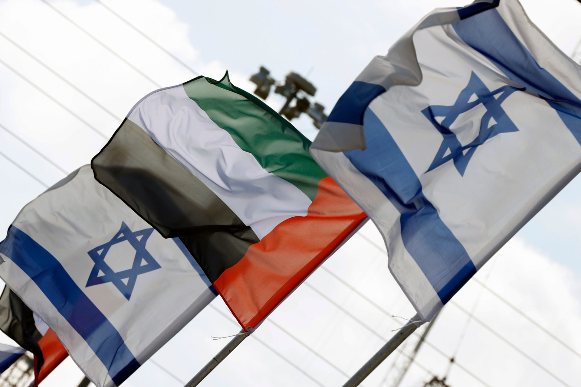 صورة أرشيفية لأعلام إماراتية و إسرائيلية 