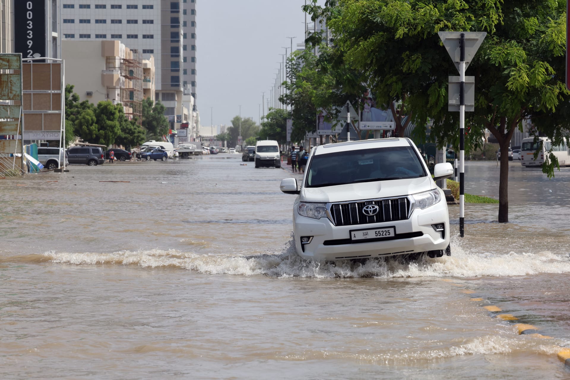 الداخلية الإماراتية: العثور على 6 أشخاص متوفيين جراء السيول