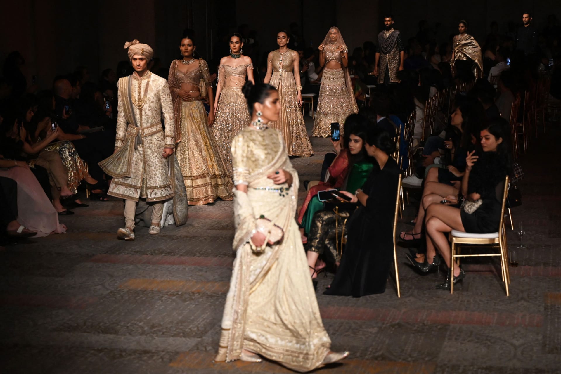 هذا ما يكشفه أسبوع الهند للأزياء الراقية عن صيحات فساتين الزفاف هذا العام