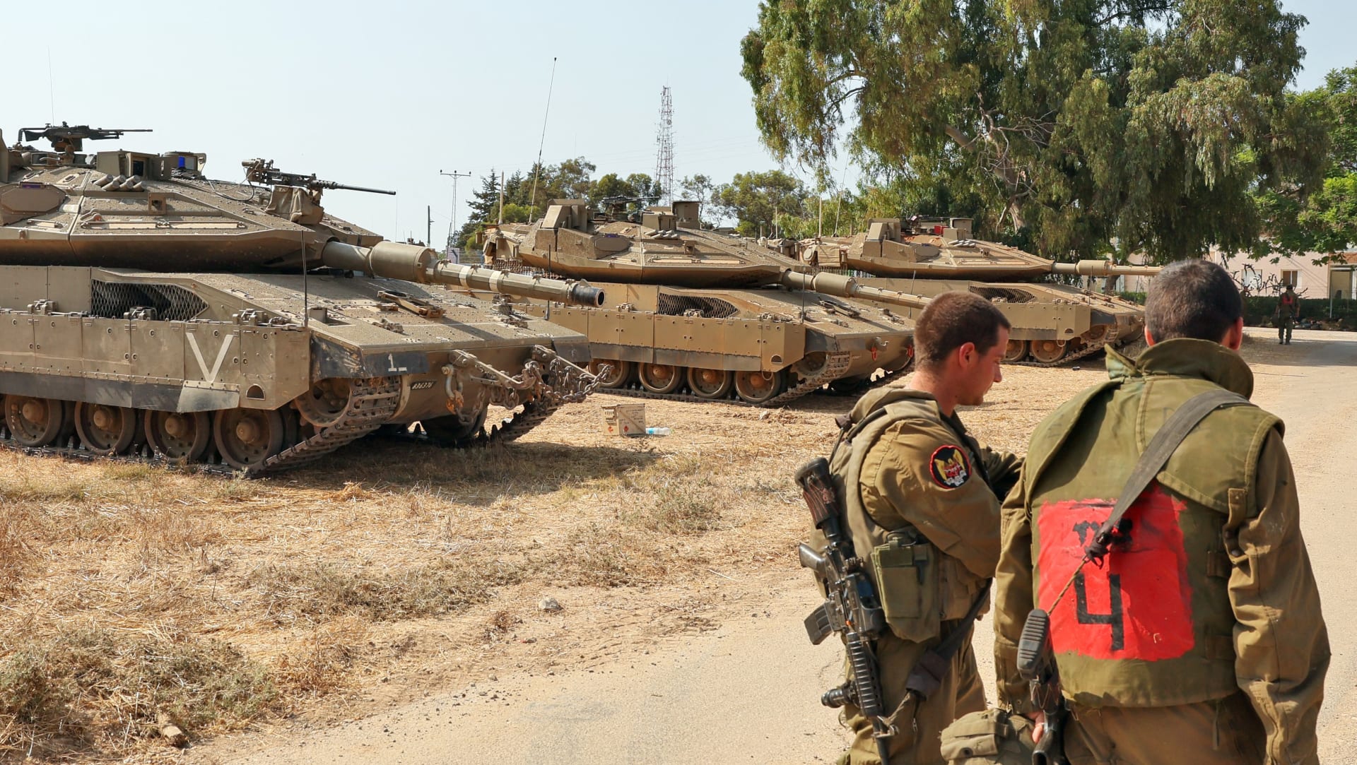 الجيش الإسرائيلي يعلن شن غارات على غزة واستهداف الجهاد الإسلامي