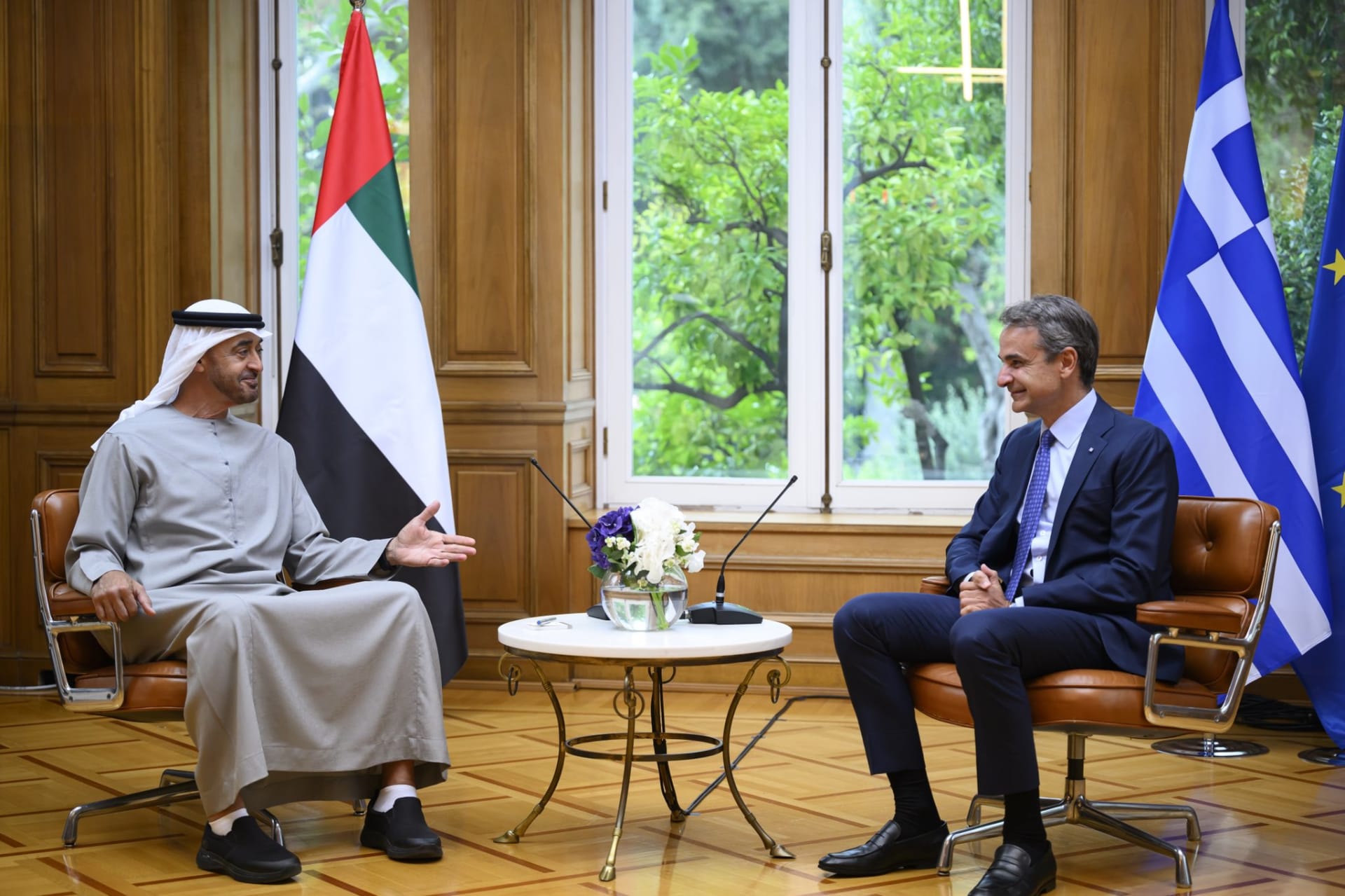 جانب  من لقاء  الشيخ محمد بن زايد آل نهيان رئيس الإمارات و رئيس الوزراء اليوناني كيرياكوس ميتسوتاكيس