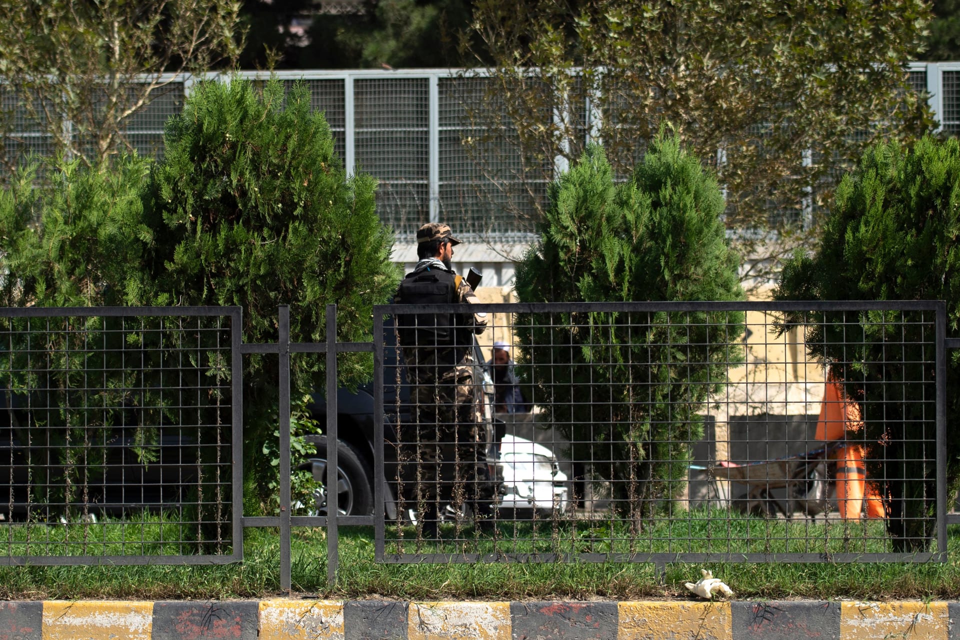 "داعش" يتبنى مسؤولية تفجير انتحاري قرب مدخل السفارة الروسية في أفغانستان