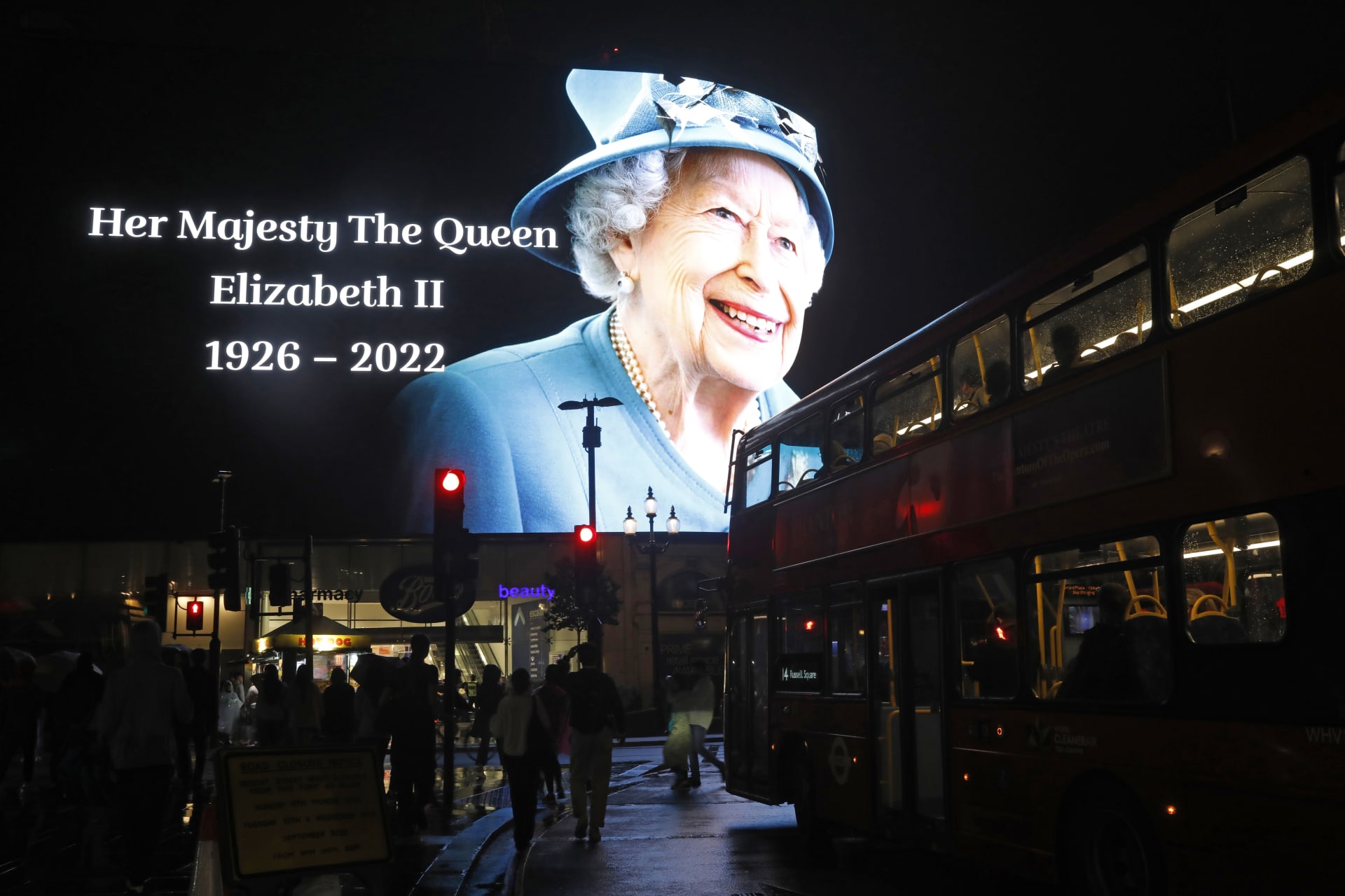 خطوات وقعتها بنفسها.. ماذا بعد وفاة الملكة إليزابيث الثانية؟