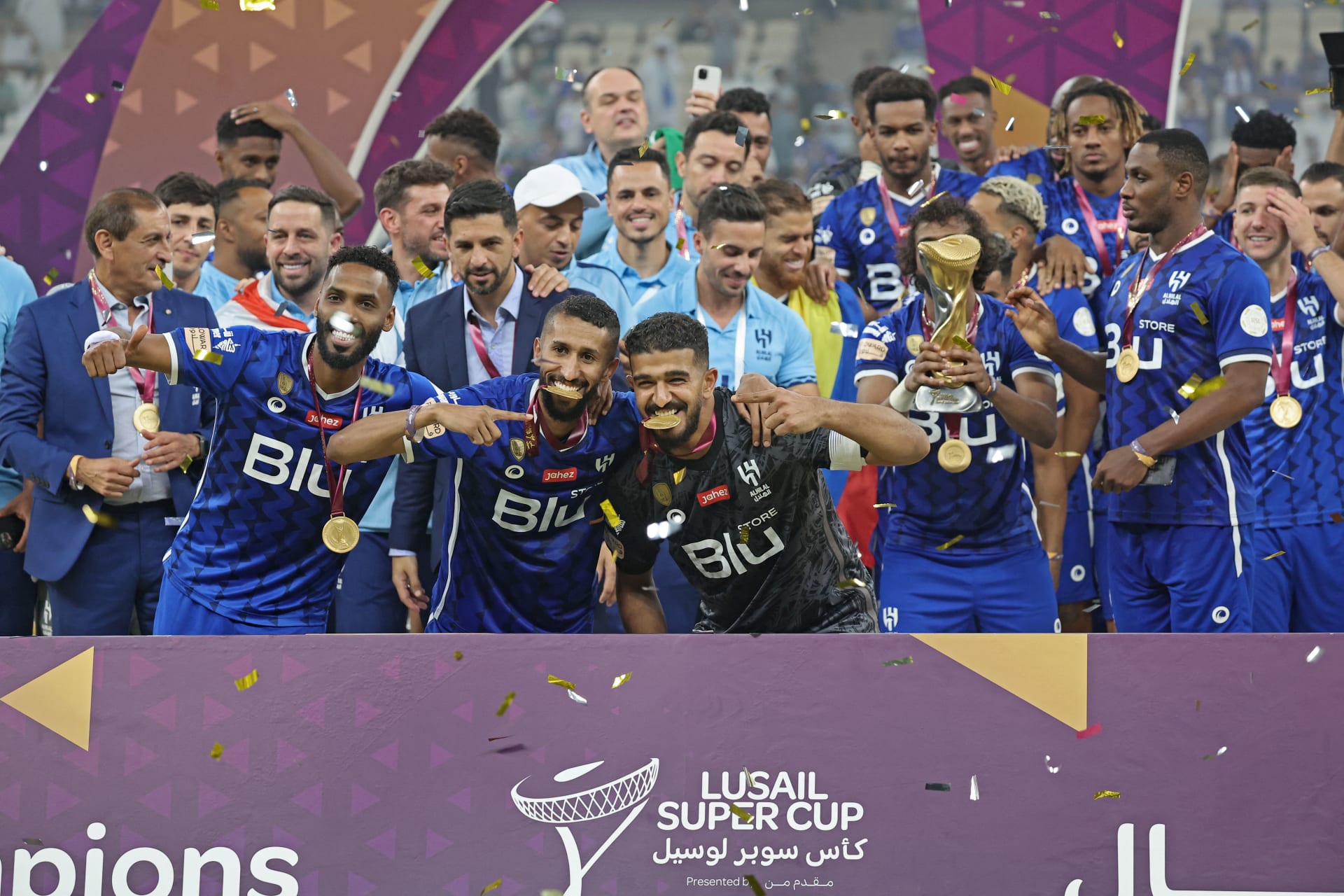 لاعبو نادي الهلال السعودي يحتفلون بالفوز 
