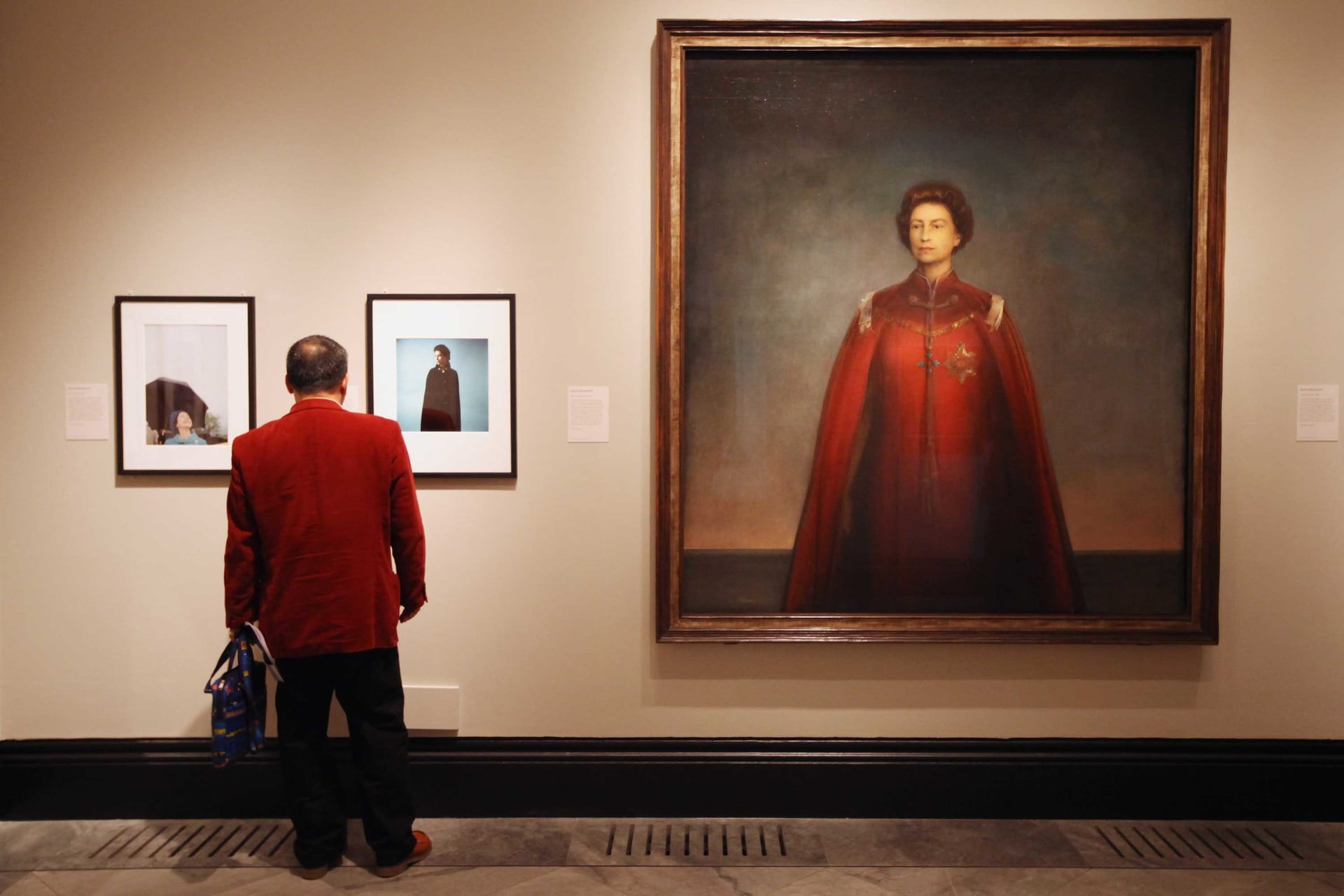 كيف خلّد الفنانون الملكة إليزابيث الثانية خلال فترة حكمها