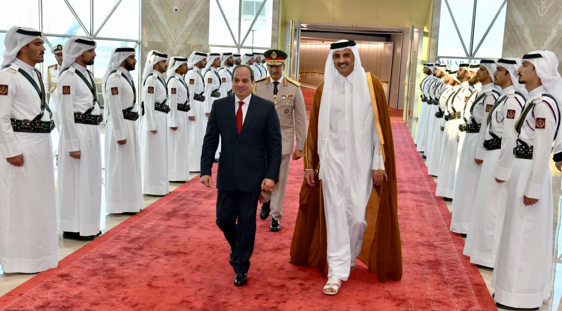 صورة من استقبال أمير قطر للسيسي في الدوحة 