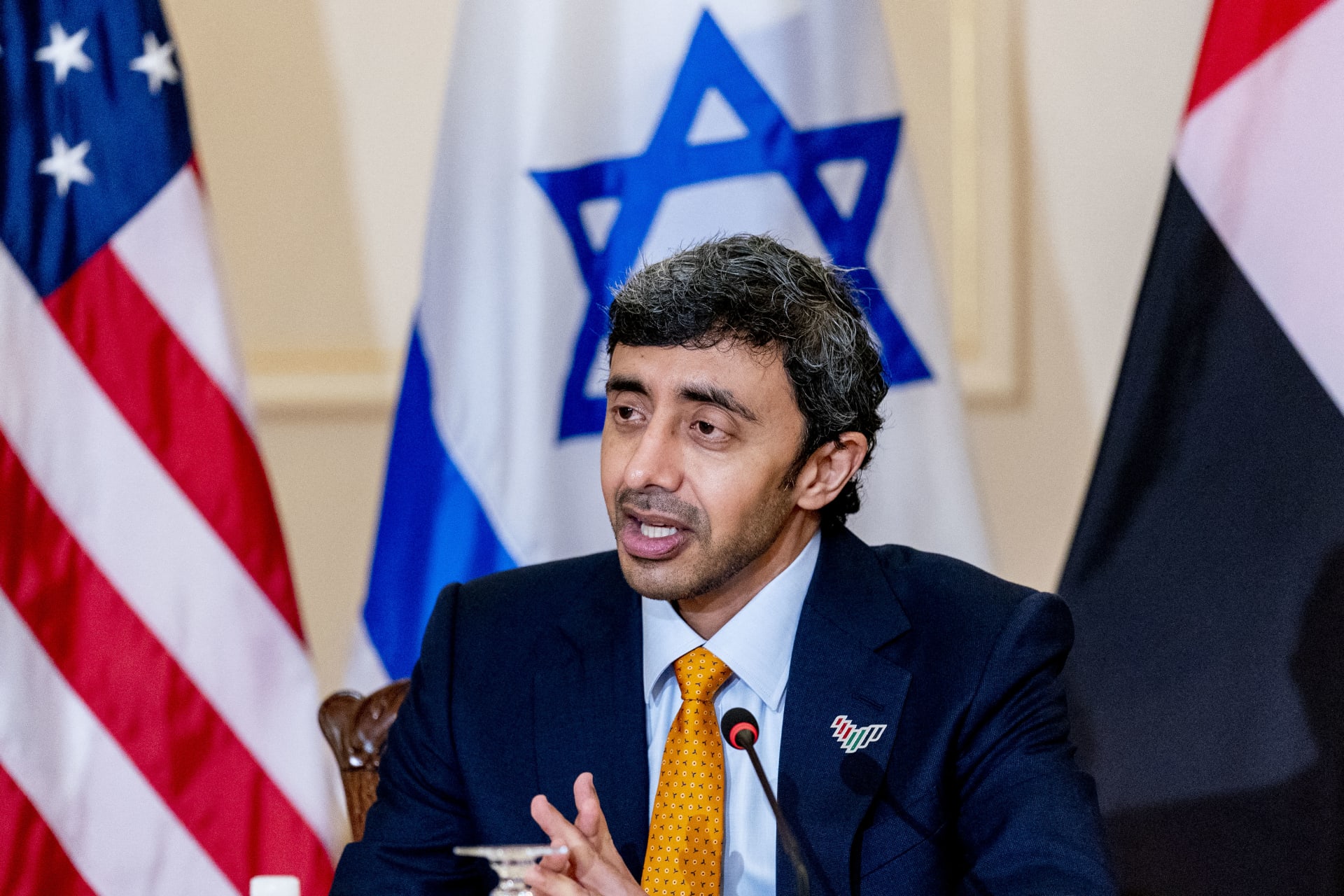وزير خارجية الإمارات يصل إسرائيل في زيارة رسمية 