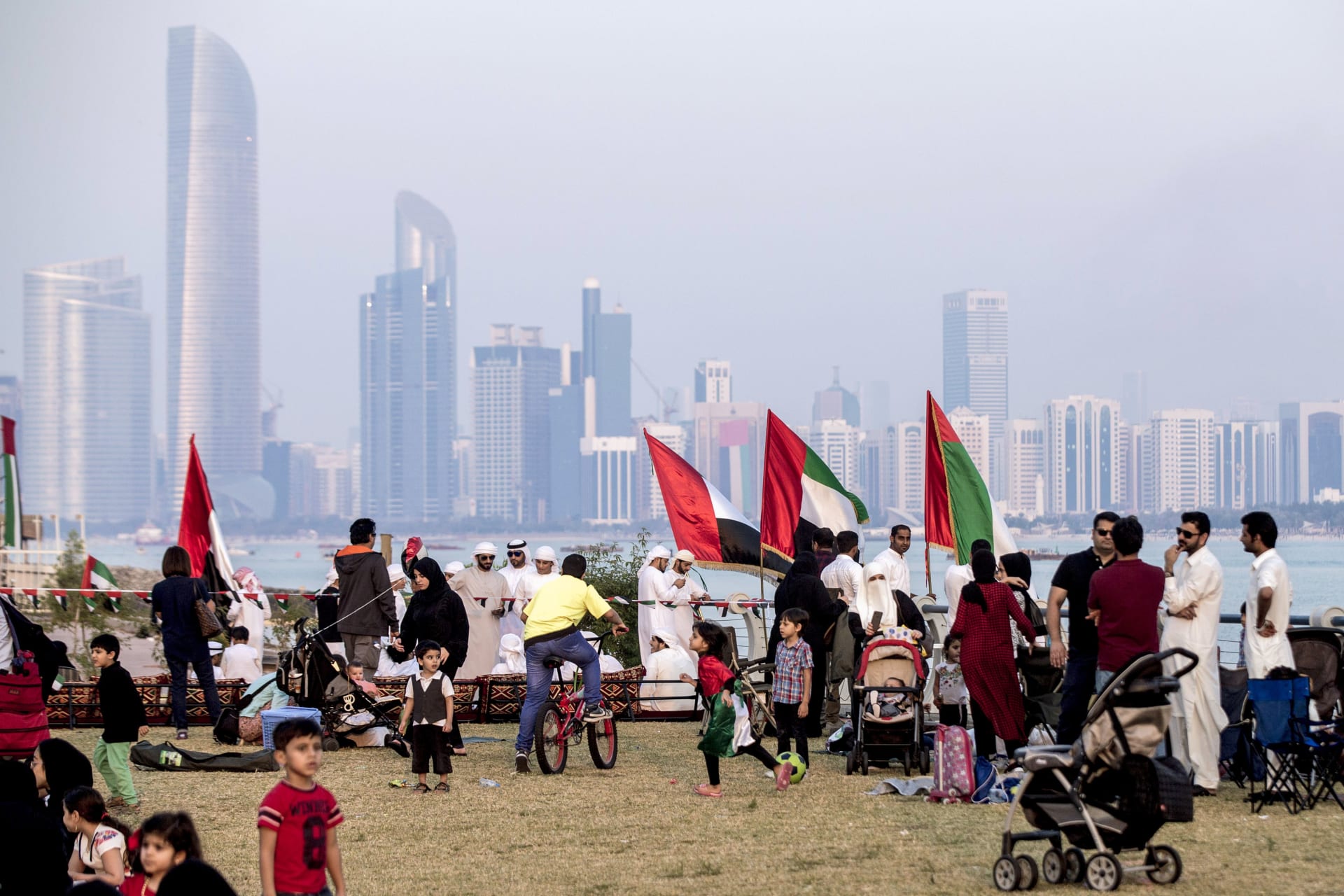 صورة أرشيفية من احتفال باليوم الوطني الإماراتي في أبوظبي