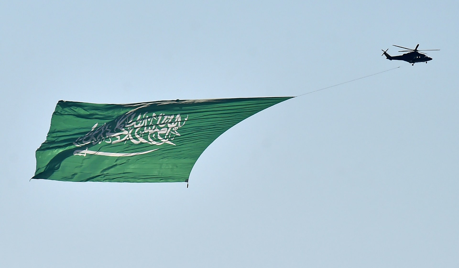 السعودية.. قرار حكومي بشأن استخدام علم الدولة أو شعارها أو صور قادتها على المنتجات والمطبوعات