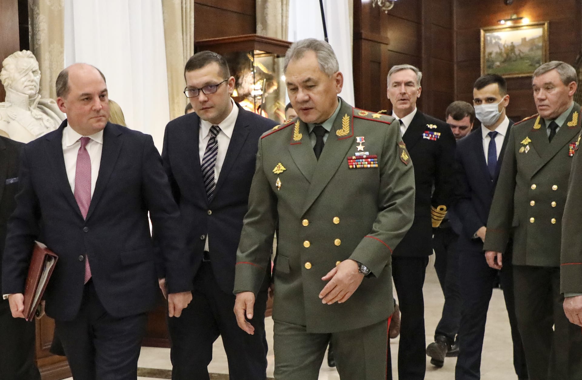 وزير الدفاع الروسي  يكشف عدد الجنود الاحتياط الذين ستشملهم "التعبئة الجزئية"