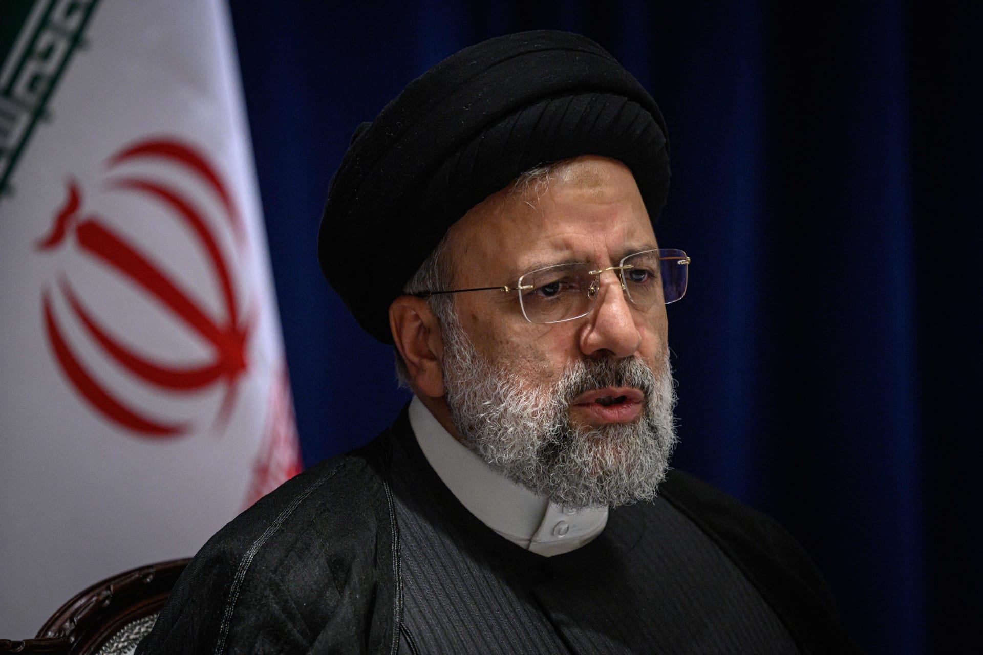 في ظل الاحتجاجات على موت مهسا أميني.. رئيس إيران يدعو للتعامل بـ"حزم" مع "المخلين بالأمن العام"