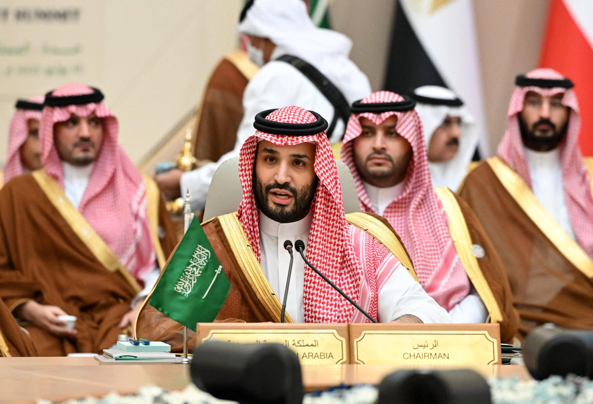 ولي عهد السعودية يعقد مباحثات مع مسؤولين أتراك في جدة