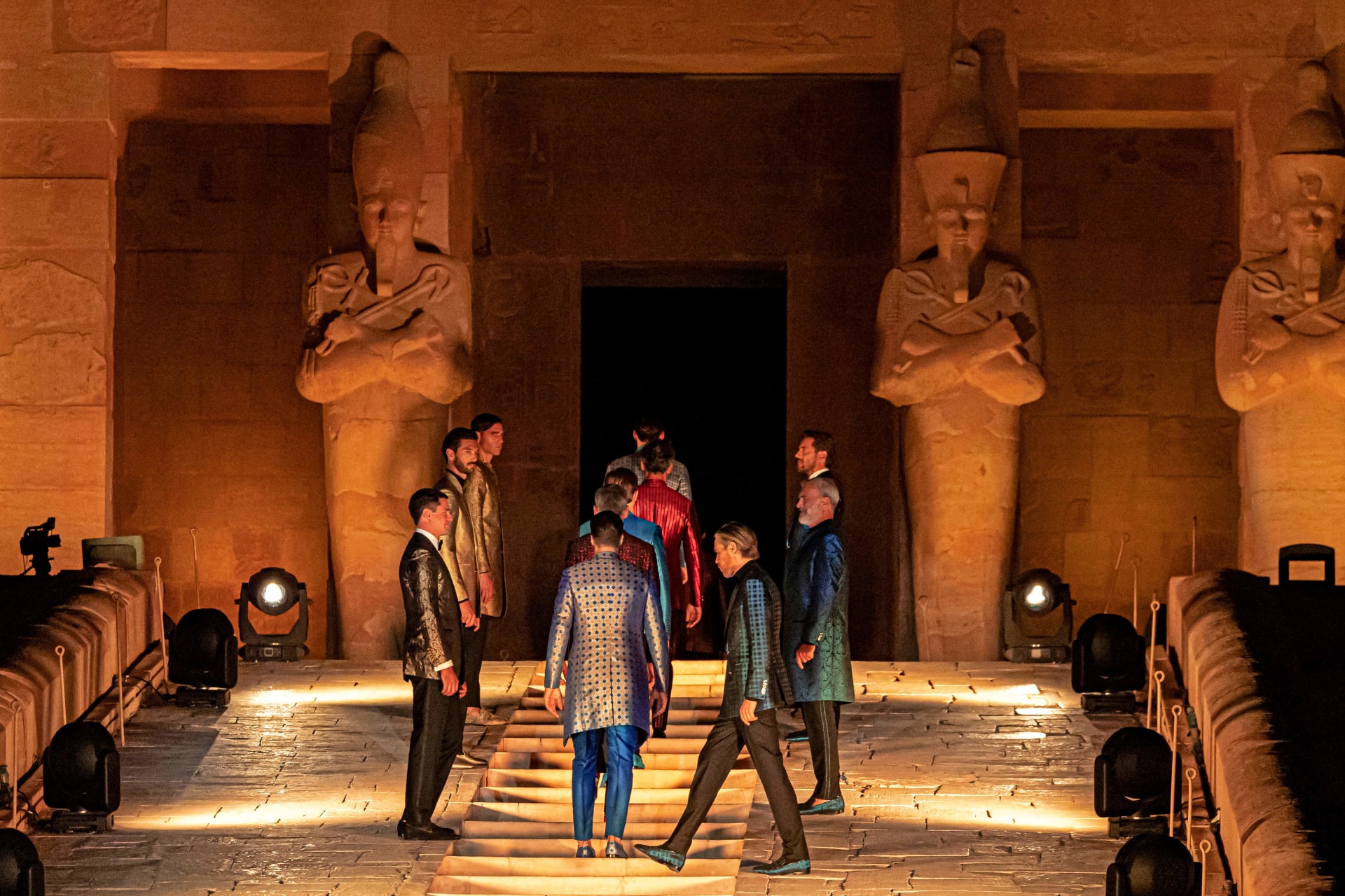 بمصر..  معبد الملكة حتشبسوت يتحول إلى مدرج لعرض الأزياء