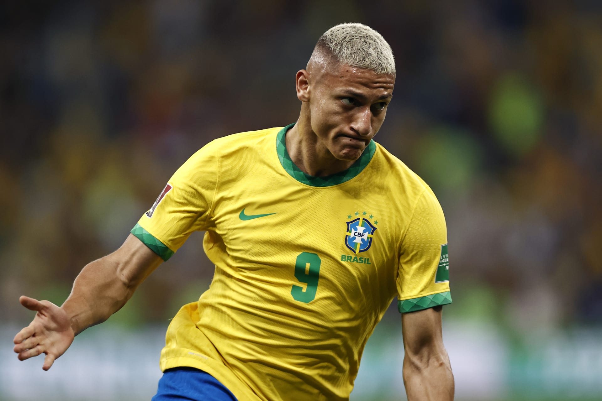 مهاجم منتخب البرازيل يذرف الدموع خوفاً من عدم لحاقه بكأس العالم 2022